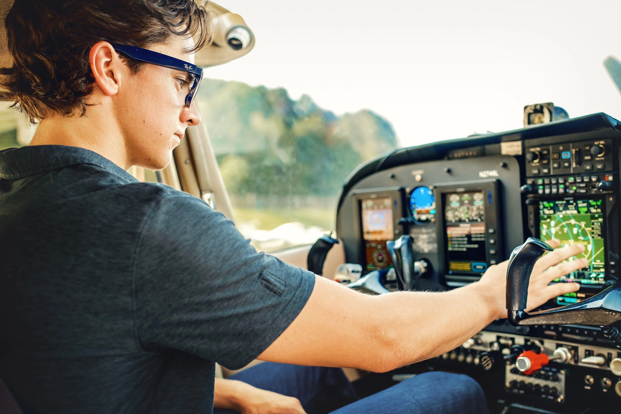 zach-pilot-senior-session-monroe-executive-airport-4.jpg