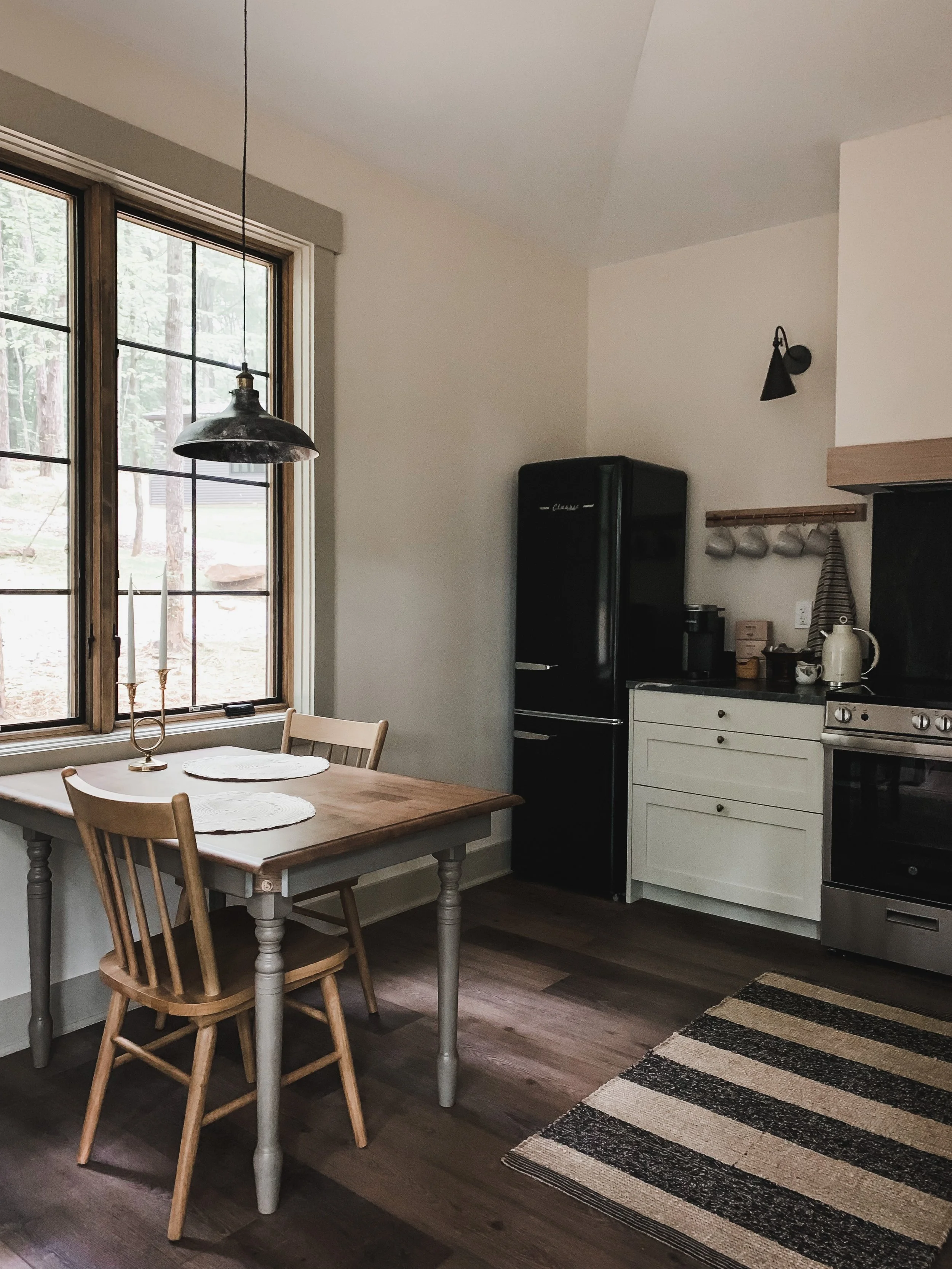 hocking hills cottage style kitchen airbnb ohio