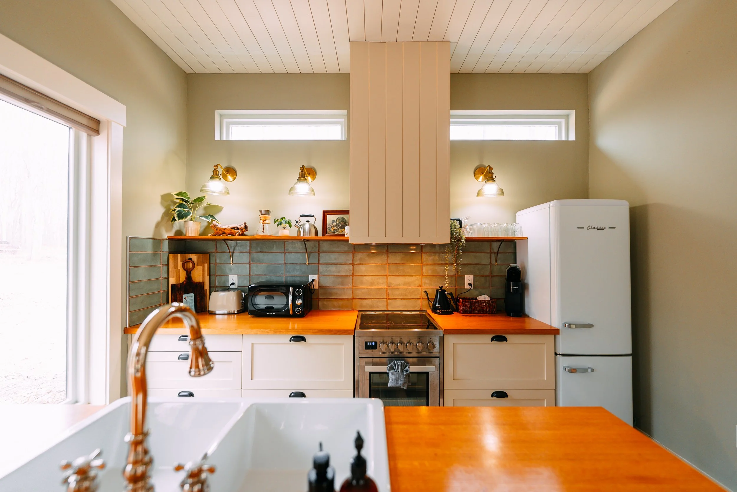Cottage Kitchen Tiny Home Airbnb