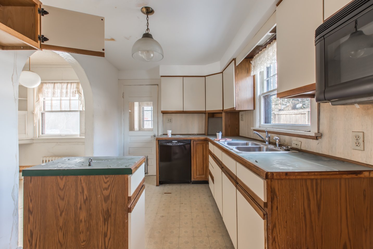 6712 Linden BEFORE-12 (1).jpg