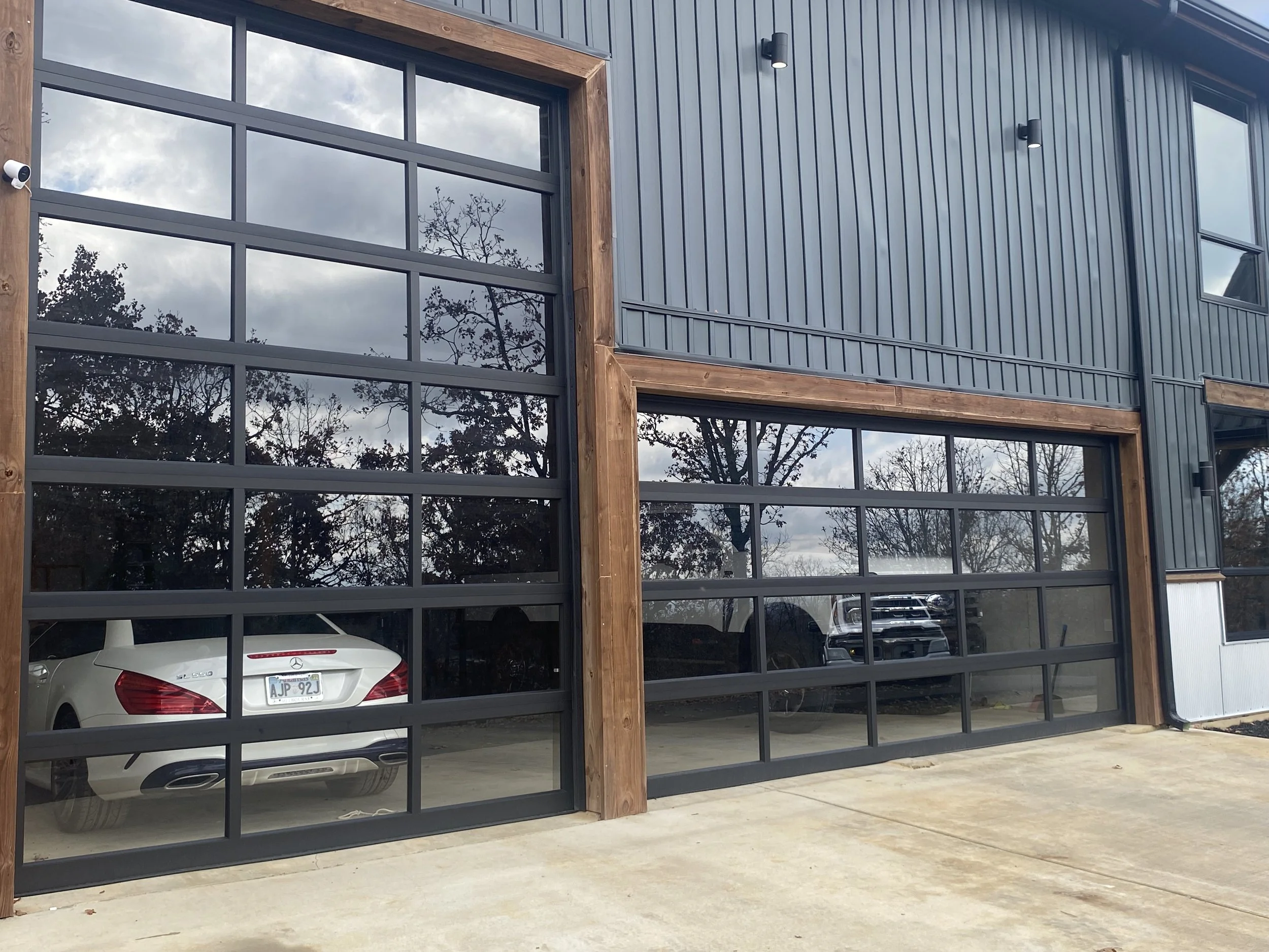 Black Anodized Vanetena