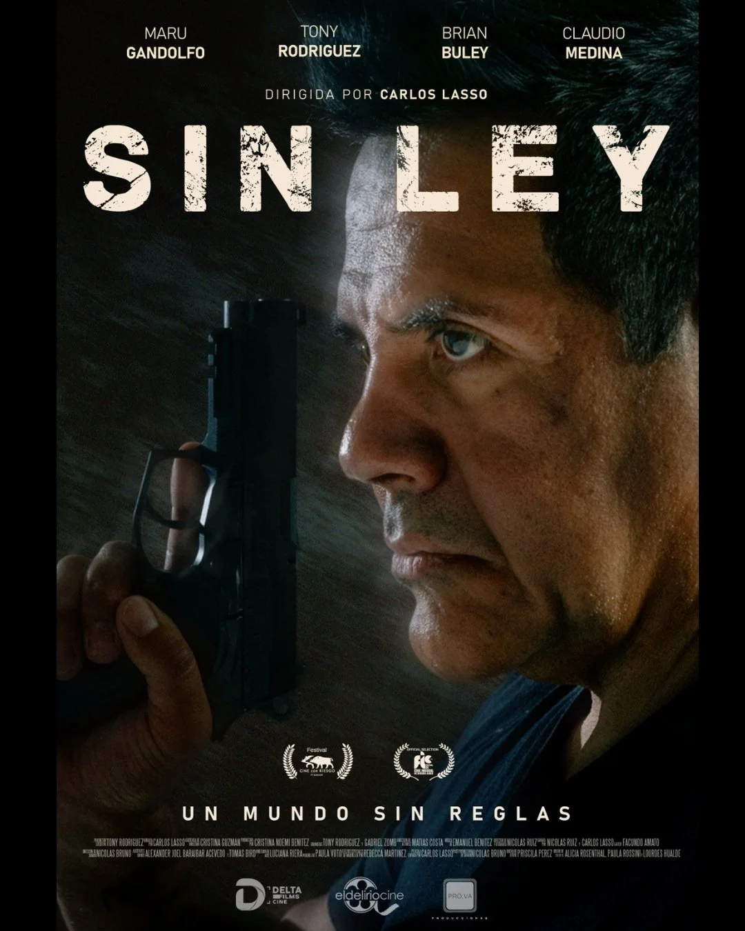 SIN LEY @sinleyfilm llega a Sala L&uacute;cida.
Nico, un ex polic&iacute;a viudo y padre de una adolescente, sobrevive entrenando boxeadores en peleas clandestinas despu&eacute;s de haber sido expulsado de la fuerza. Cuando su hija Sol es secuestrada