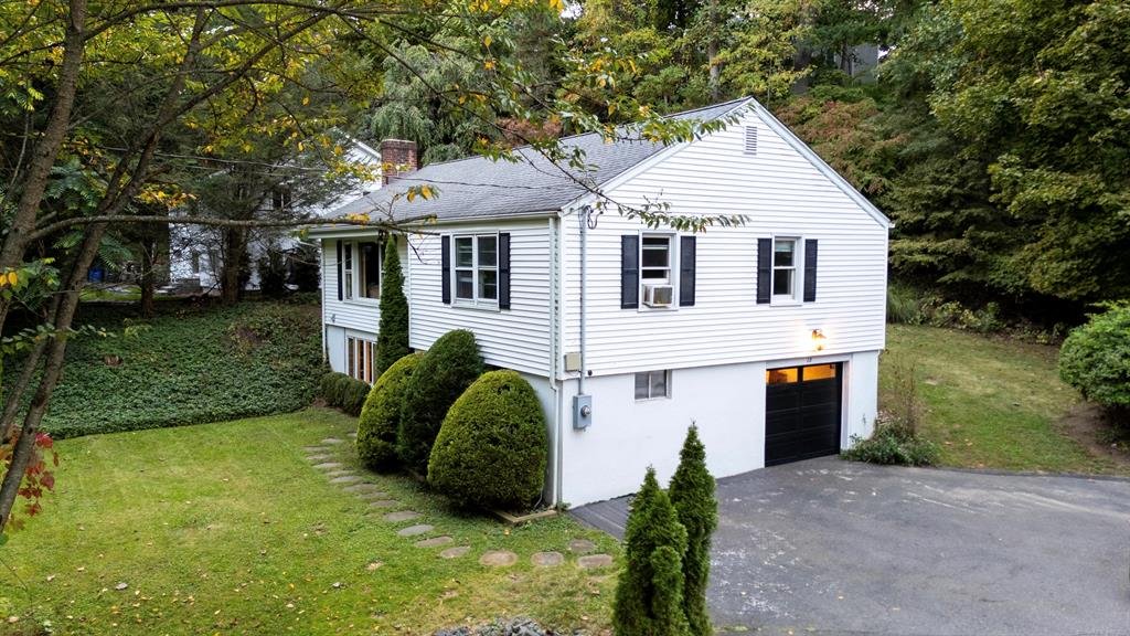 28 Old Trolley Way, Norwalk, CT 06853