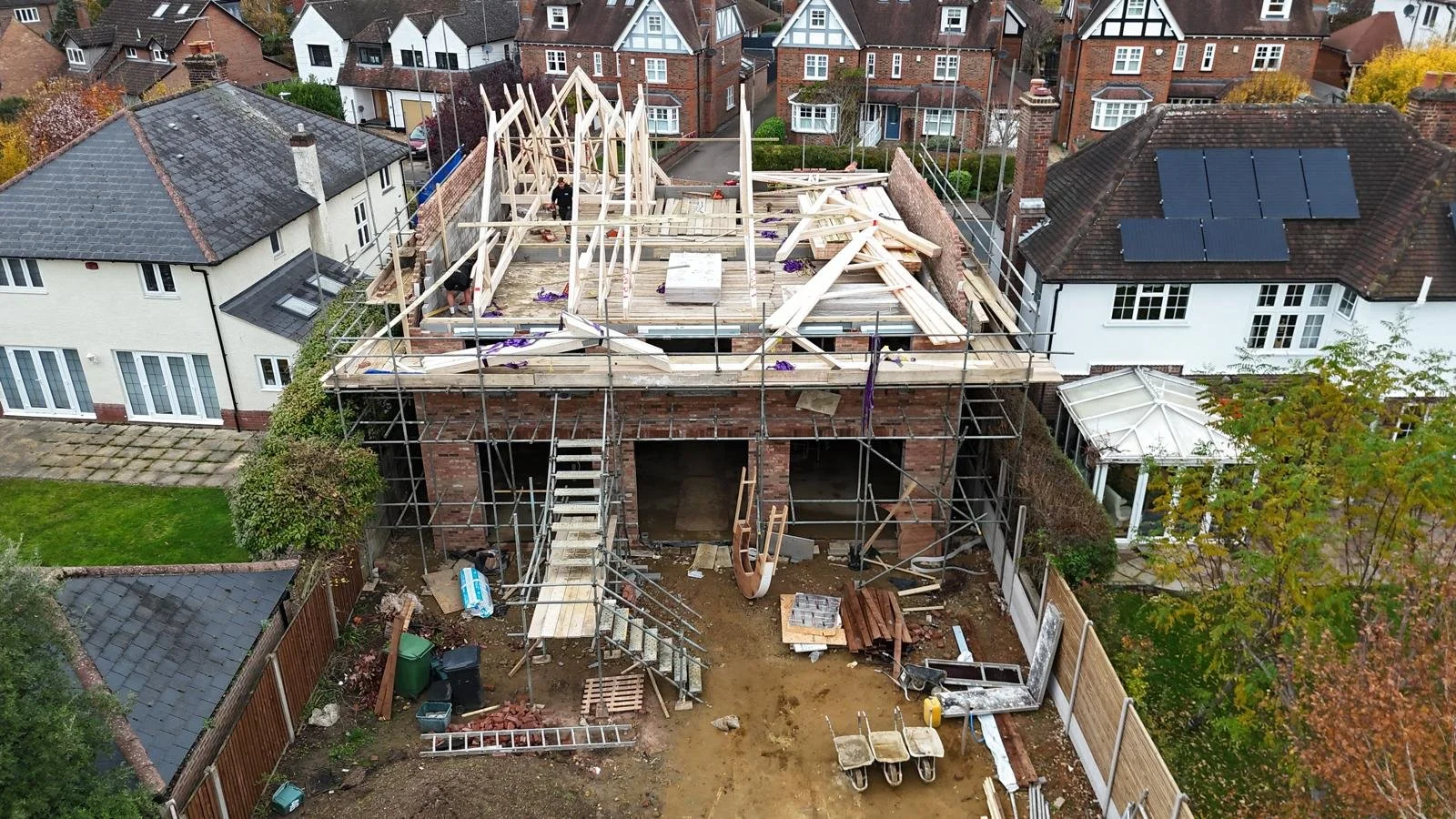 Rear roof trusses