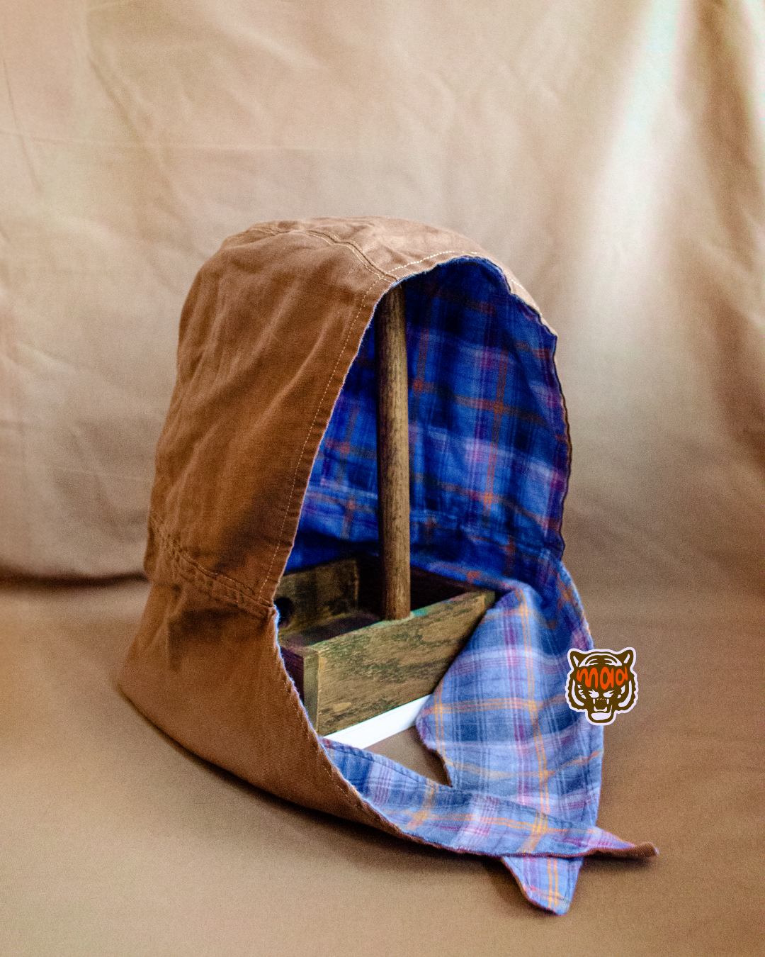 Sturdy on the outside, soft on the inside. A utility hood made for cold days and getting things done.