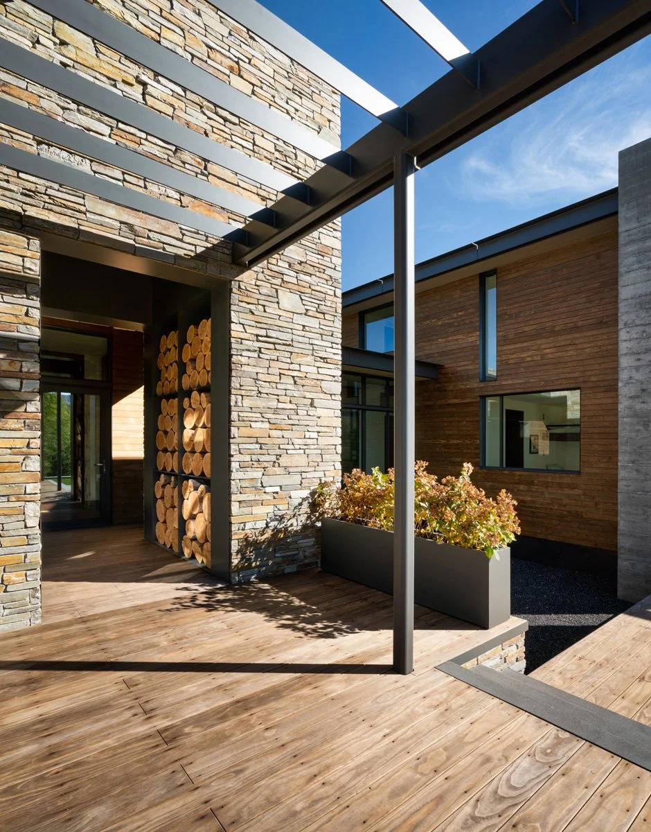 Lee-Gilman---Emciek-Sept-2021---Exterior---311-Edit-copy.jpg
