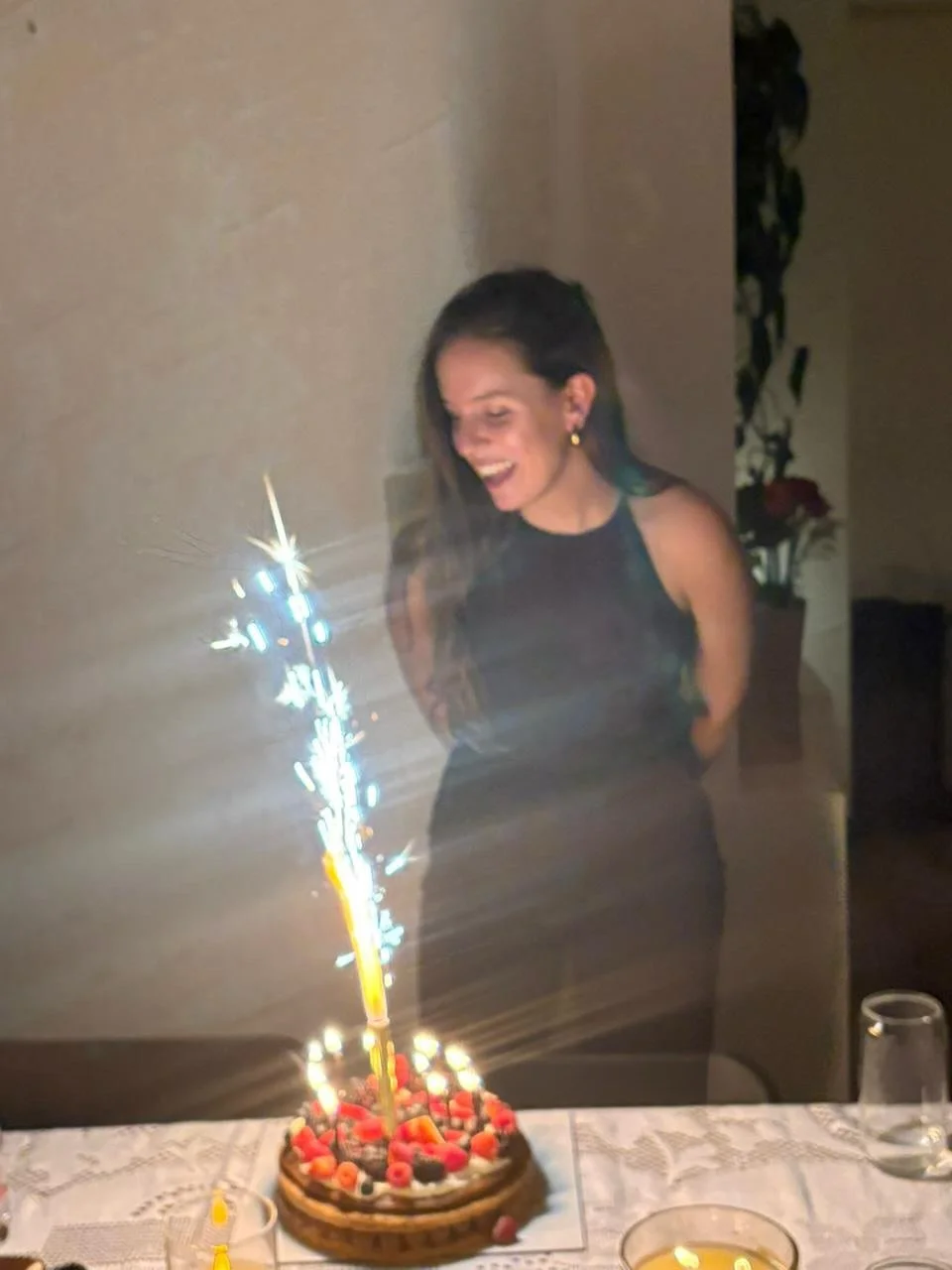 &mdash; happy bday to me 🎂🎈

qu&eacute; felicidad cerrar mi semana cumplea&ntilde;era as&iacute;: llena de abrazos, familia y amigos, flores, risas y momentos que se quedan conmigo.

gracias a mi polli y a ramona, que me acompa&ntilde;an y me recue