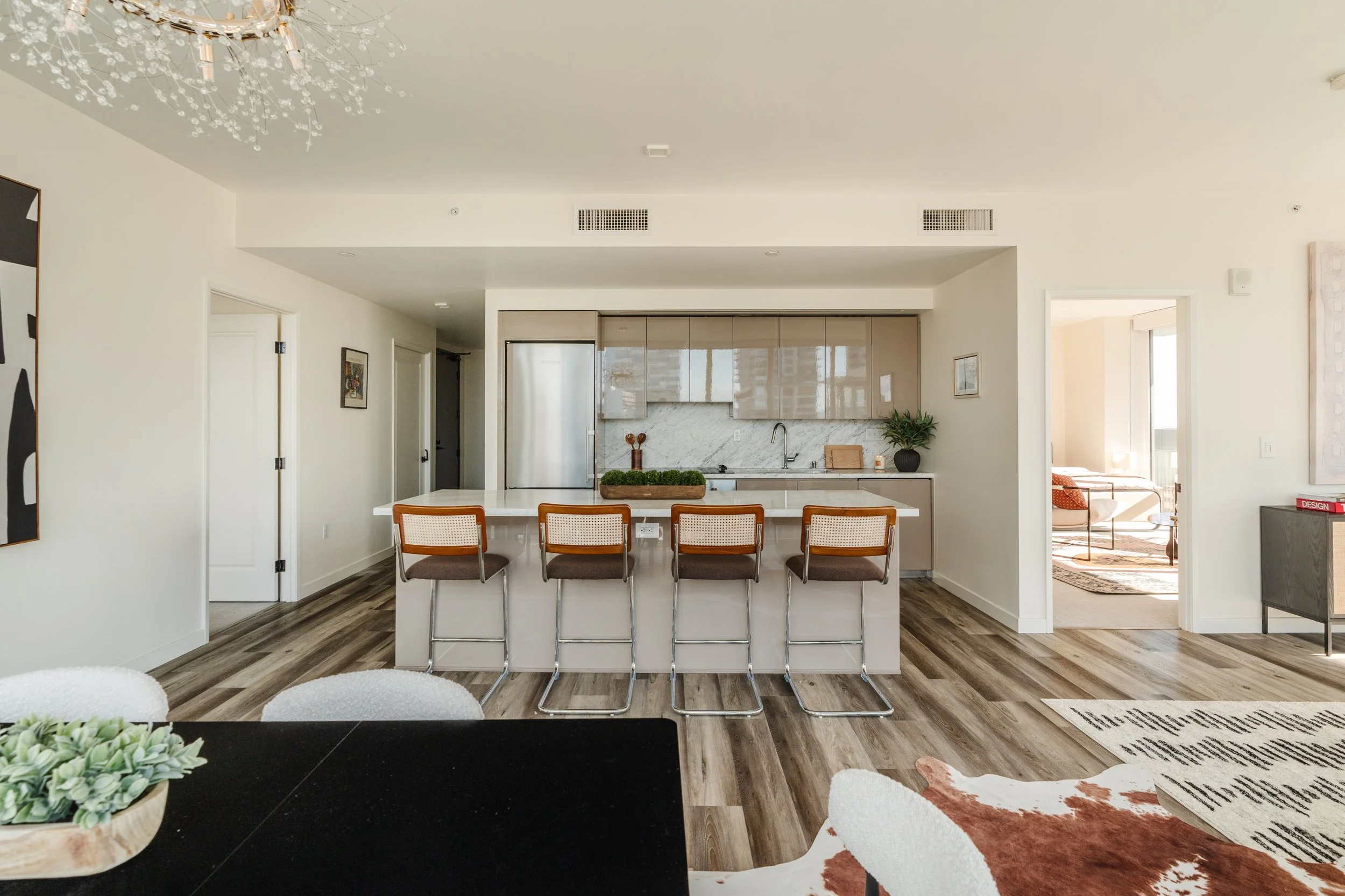 1050 S Grand 1901-24.jpg