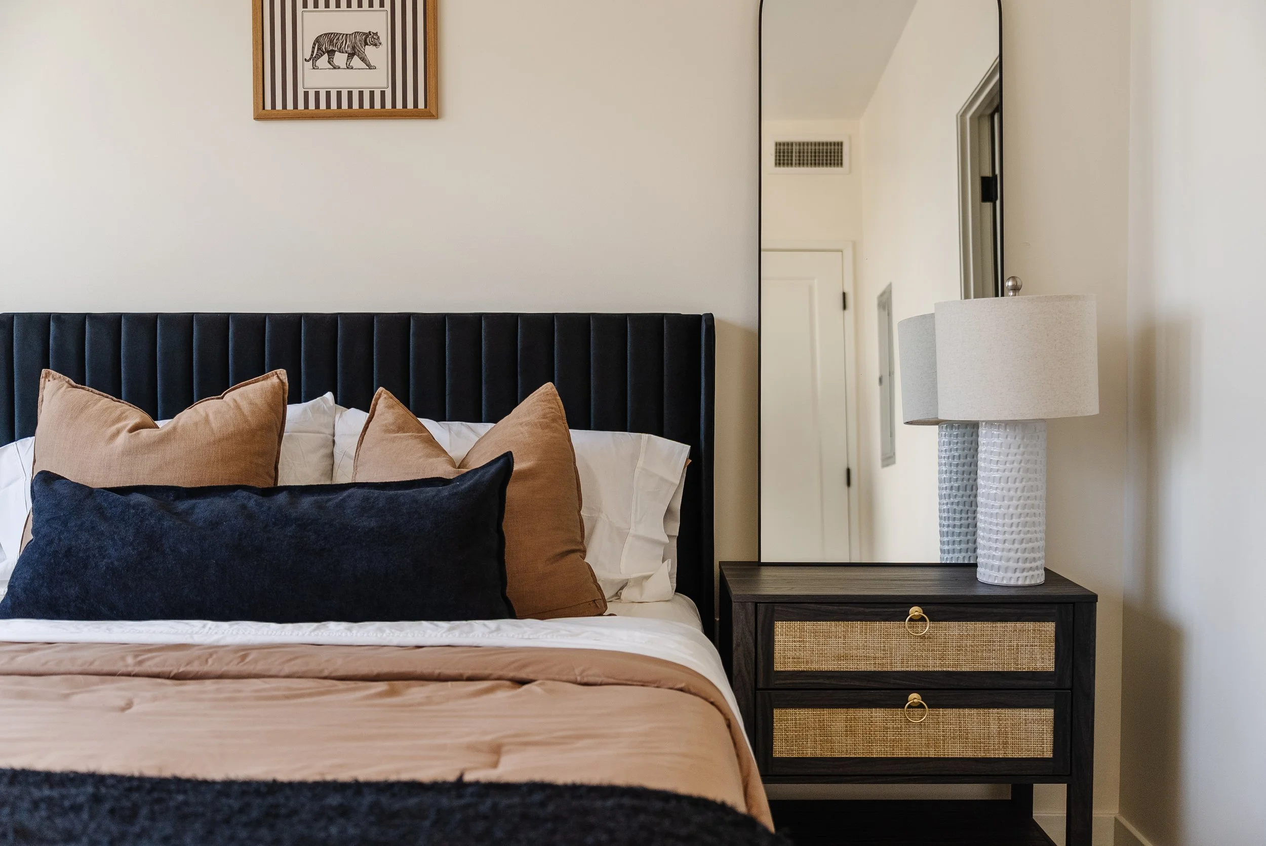 1050 S Grand 1901-61.jpg