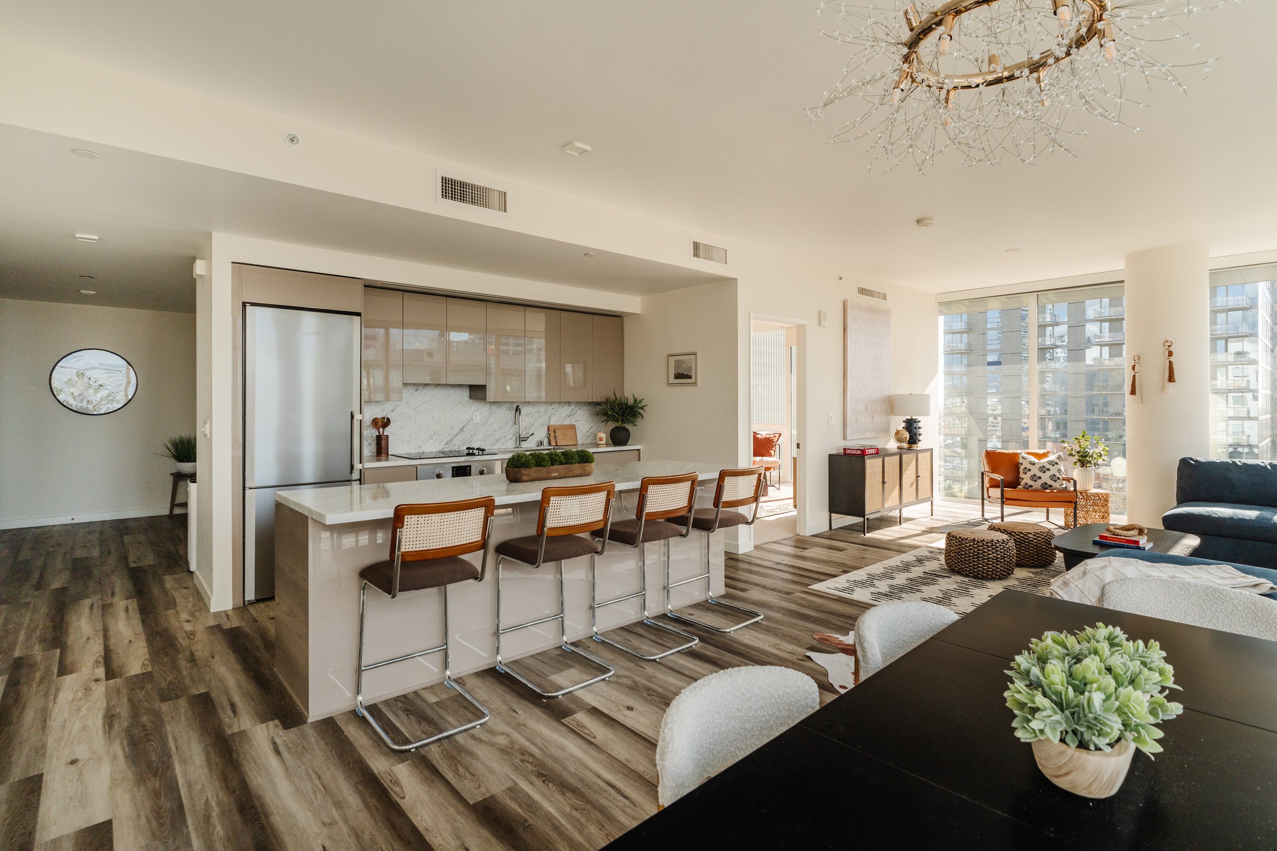 1050 S Grand 1901-22.jpg