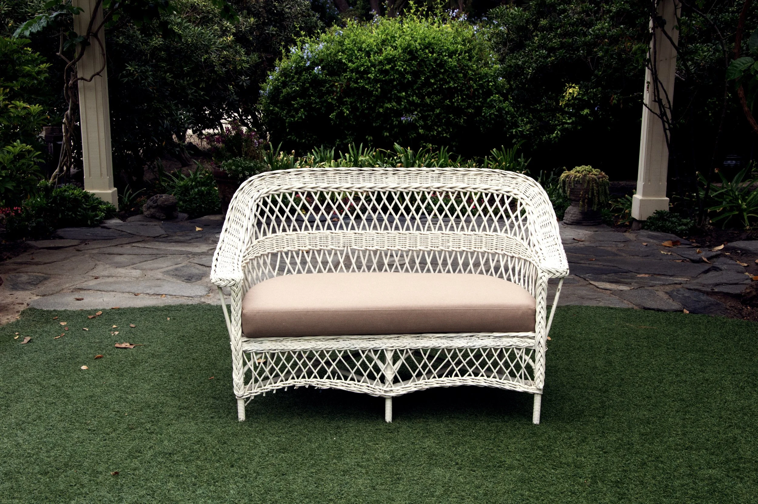Wicker Settee.jpg