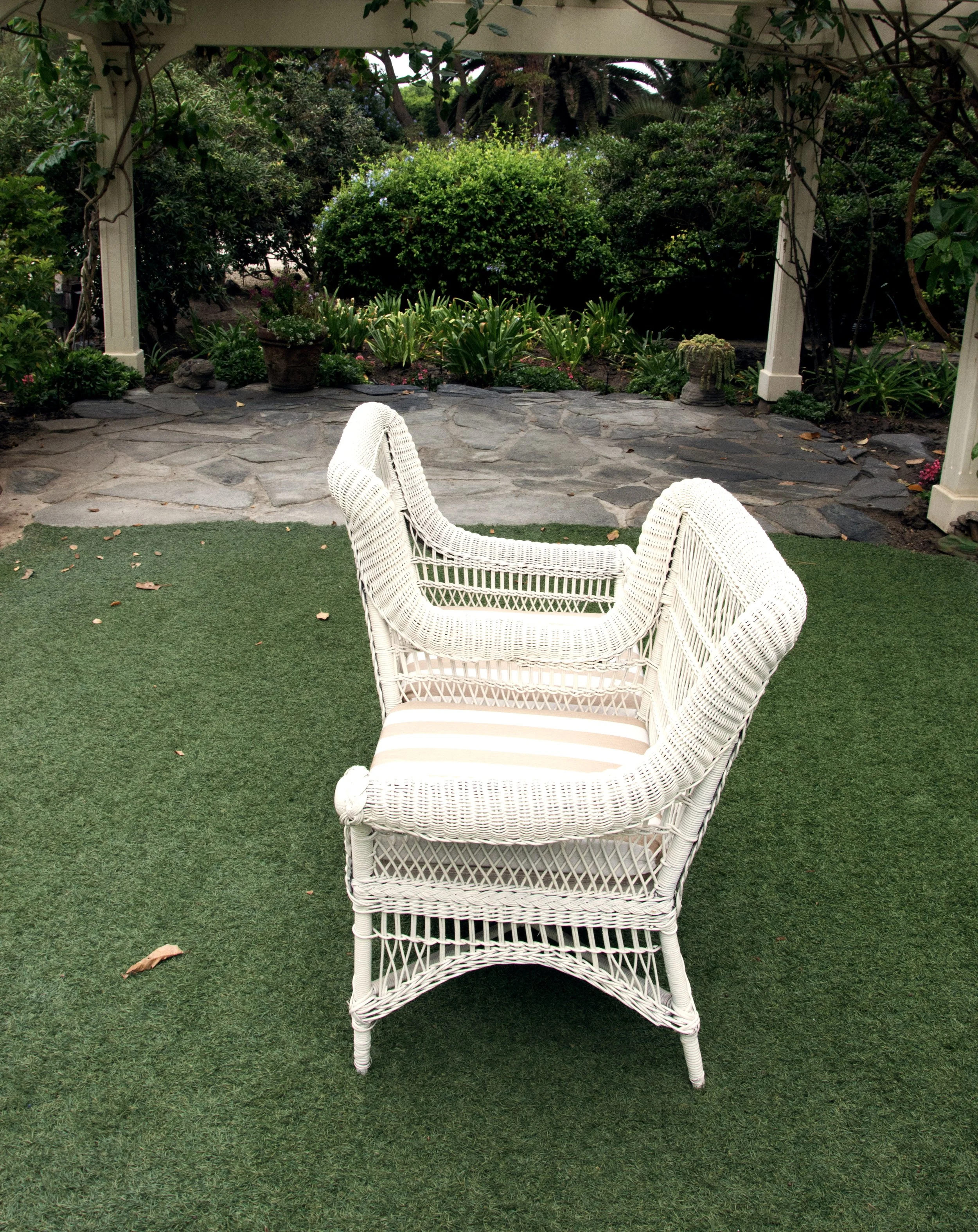 Wicker Lovers Settee A.jpg