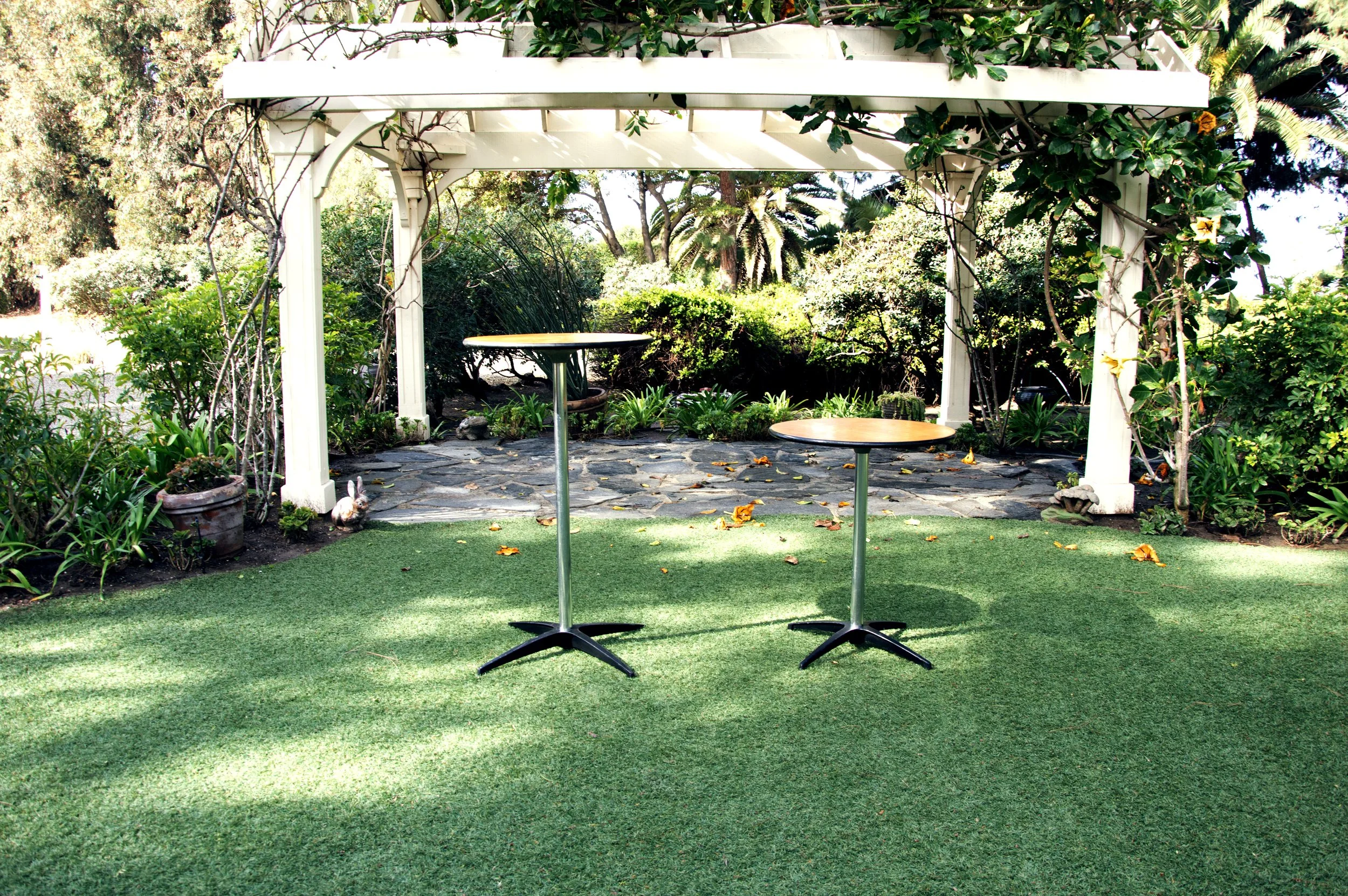 24IN R Cocktail Table.jpg