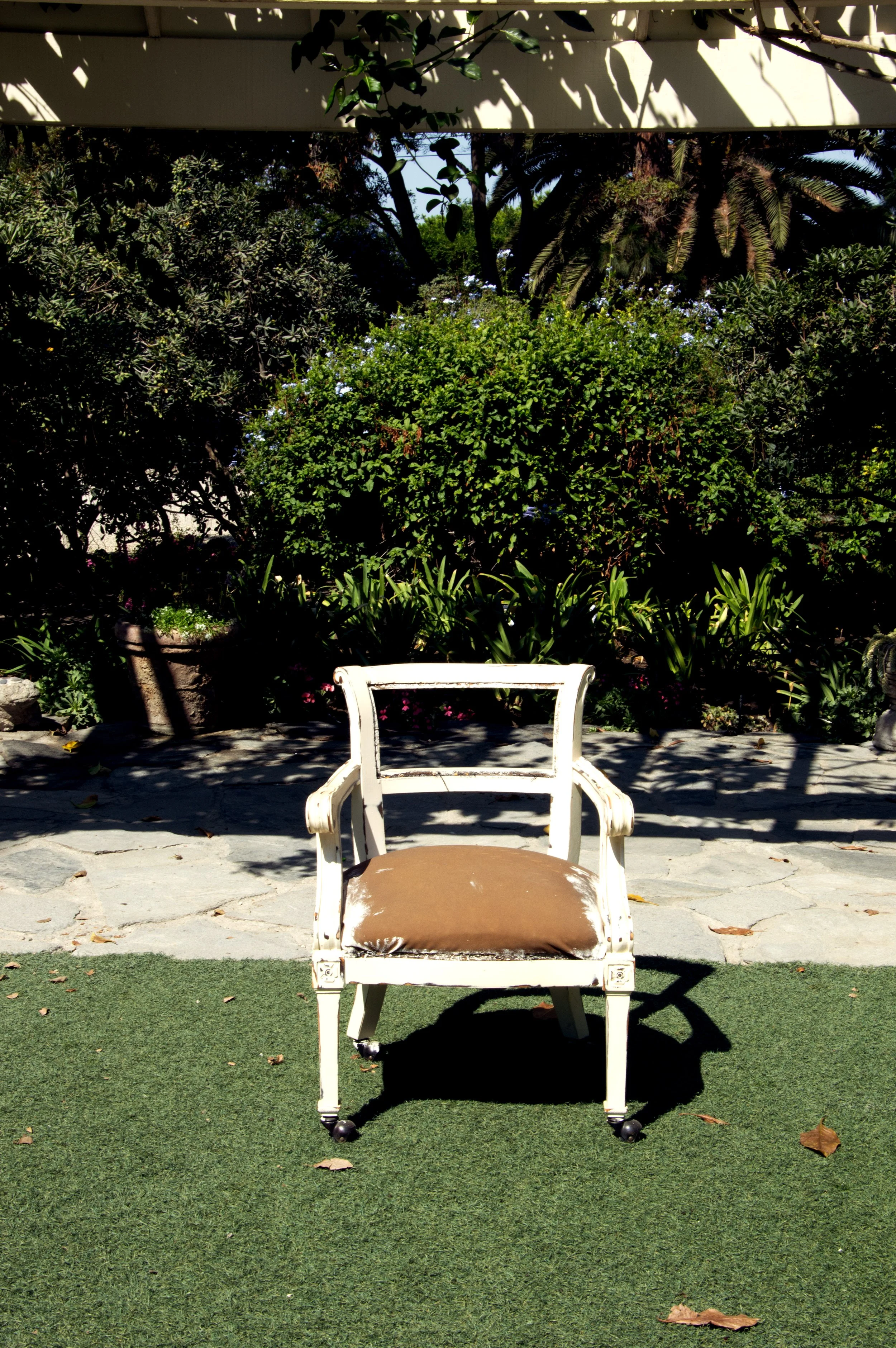 Chipped Off White Chair Brown Pad w Wheels.jpg