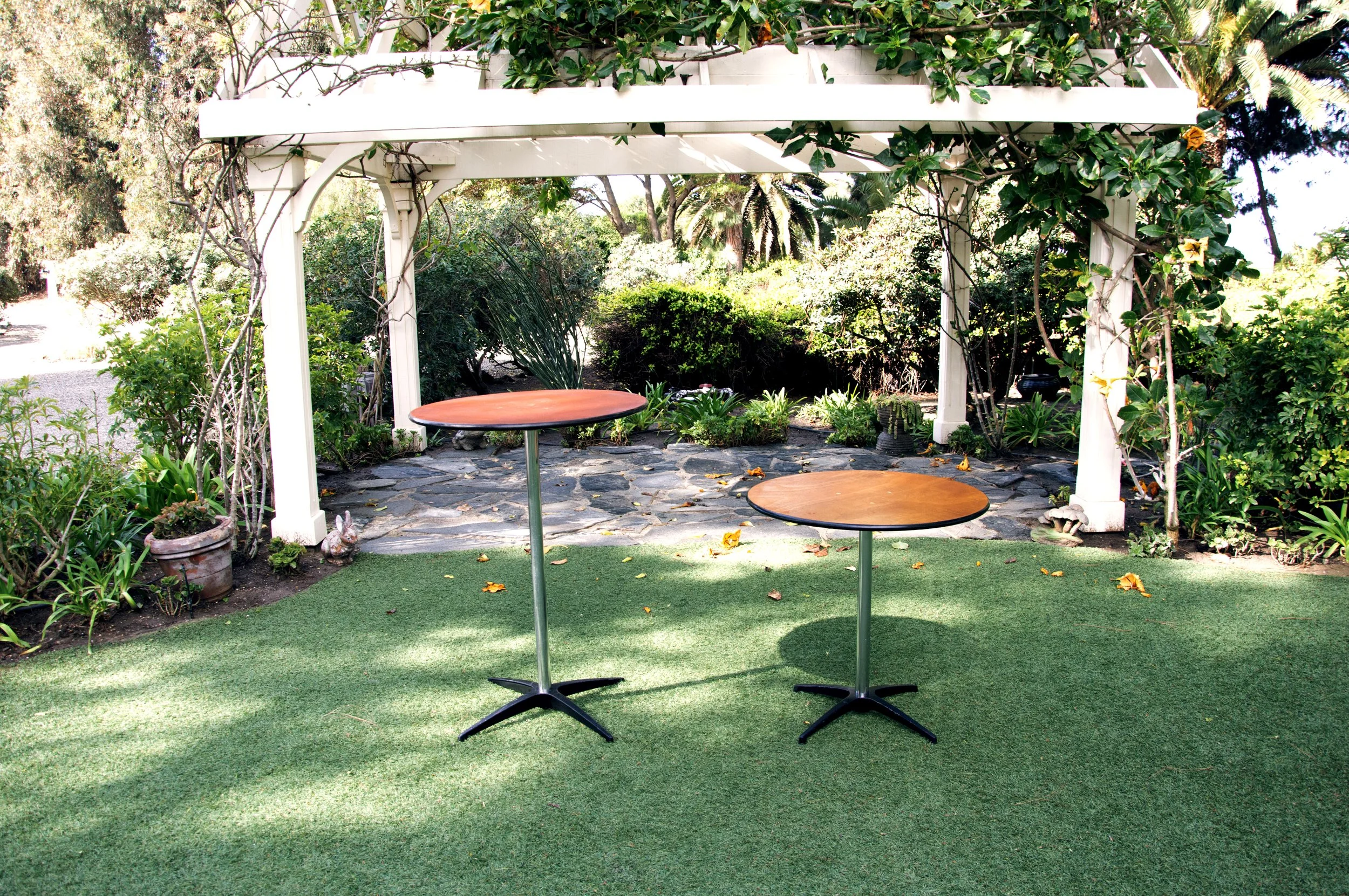 30IN R Cocktail Table.jpg