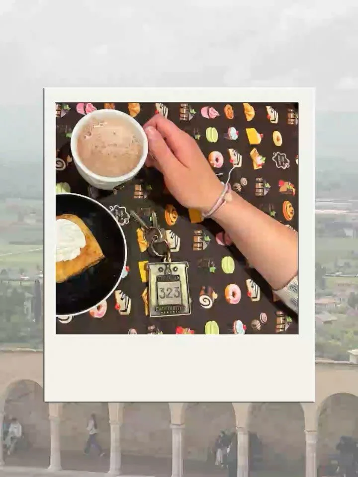 We have lots of ways to connect with friends and the world around us . . . what are your favorite ways to connect? 🍫🇮🇹✈️

@chocohotel_isoladeigolosi