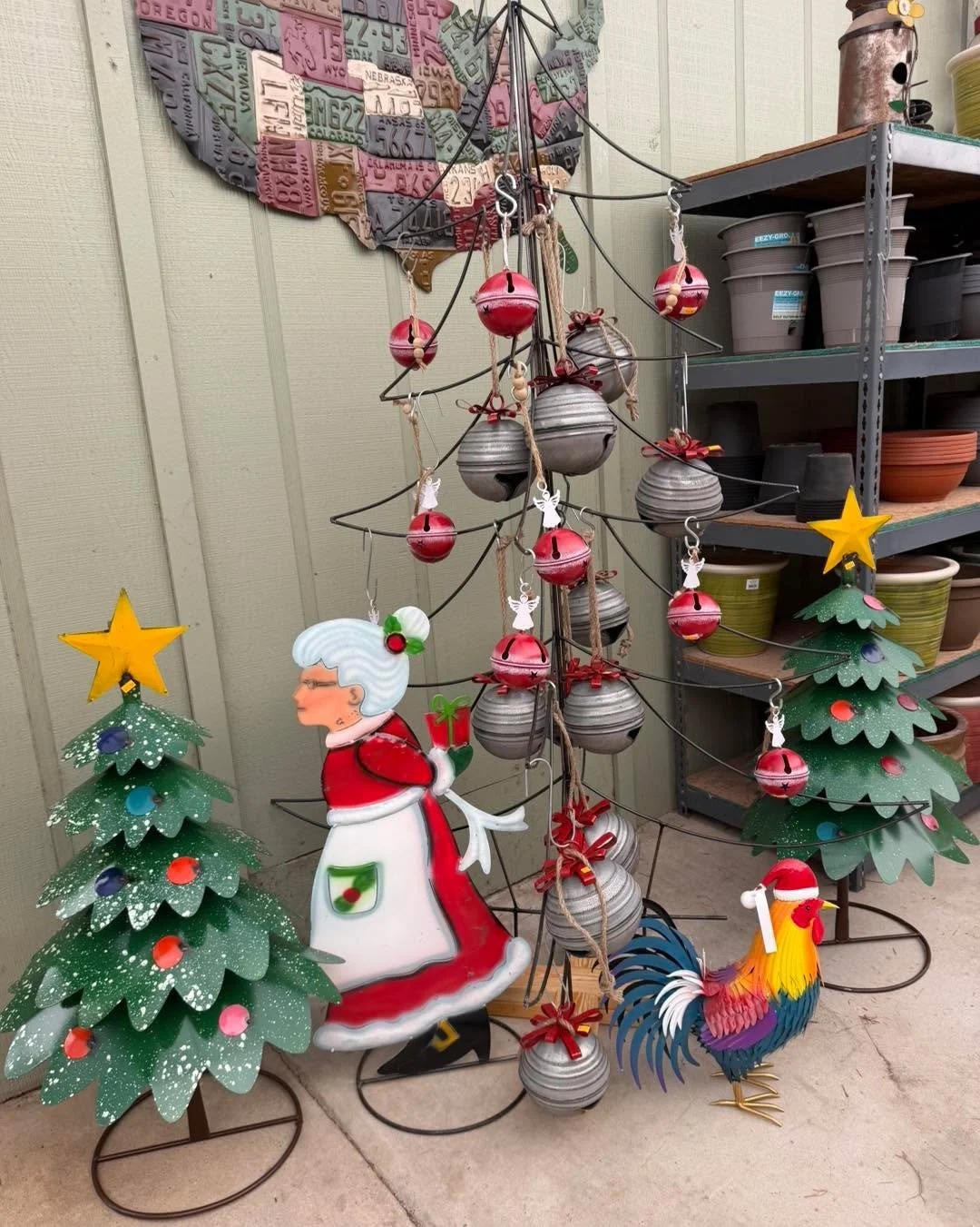 🚨 HUGE METAL YARD ART DELIVERY JUST ARRIVED! 🚨

And when we say huge&hellip; we mean HUGE. 👀

Christmas pieces, colorful wind spinners, sunflowers, Georgia Bulldogs, roosters, pigs, garden pieces and a whole lot more just landed at Collier&rsquo;s
