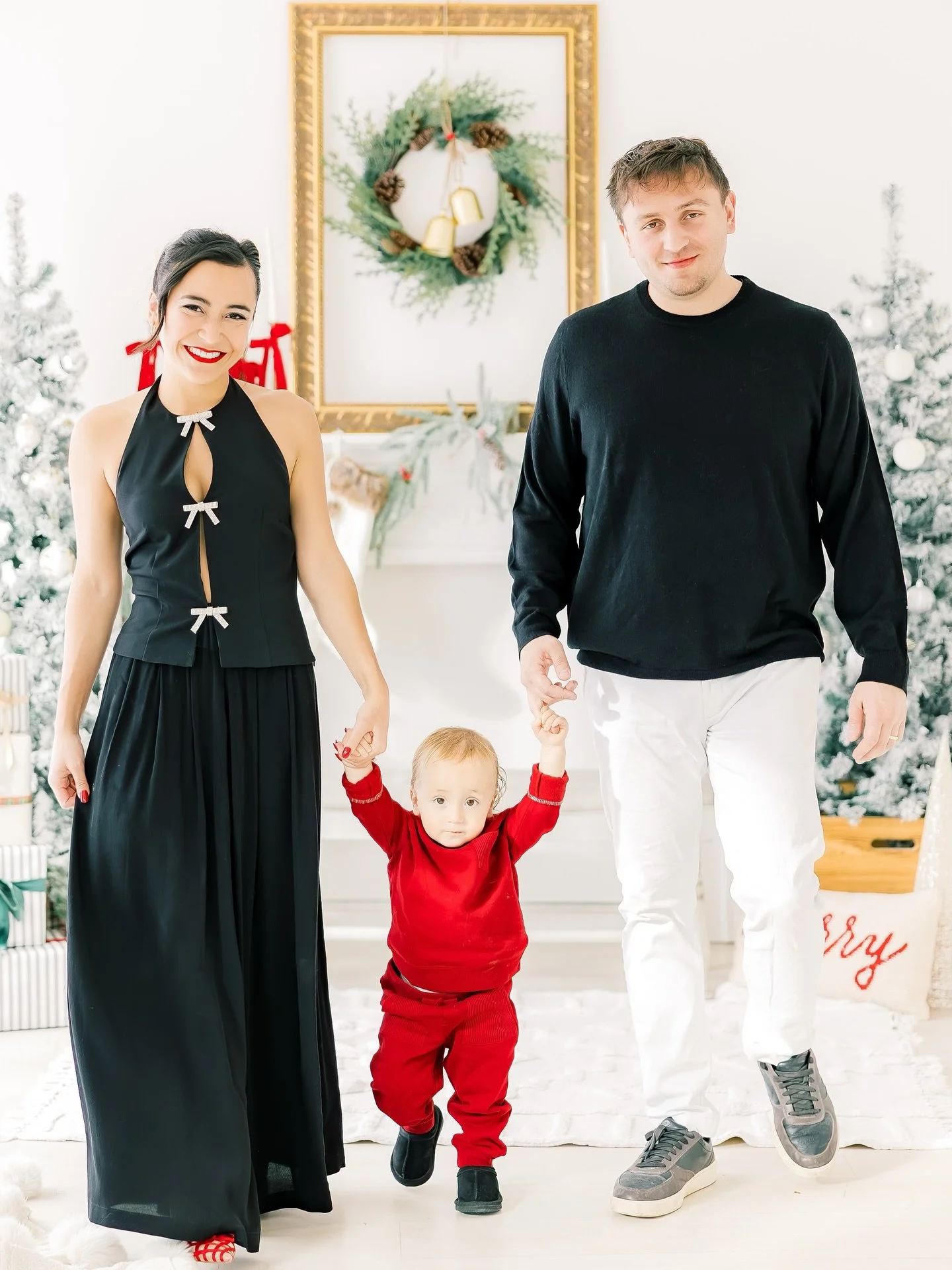 A very merry holiday shoot 🎄

📸 @natalia_nechay_photo 
Styled by the very best @neamoroso