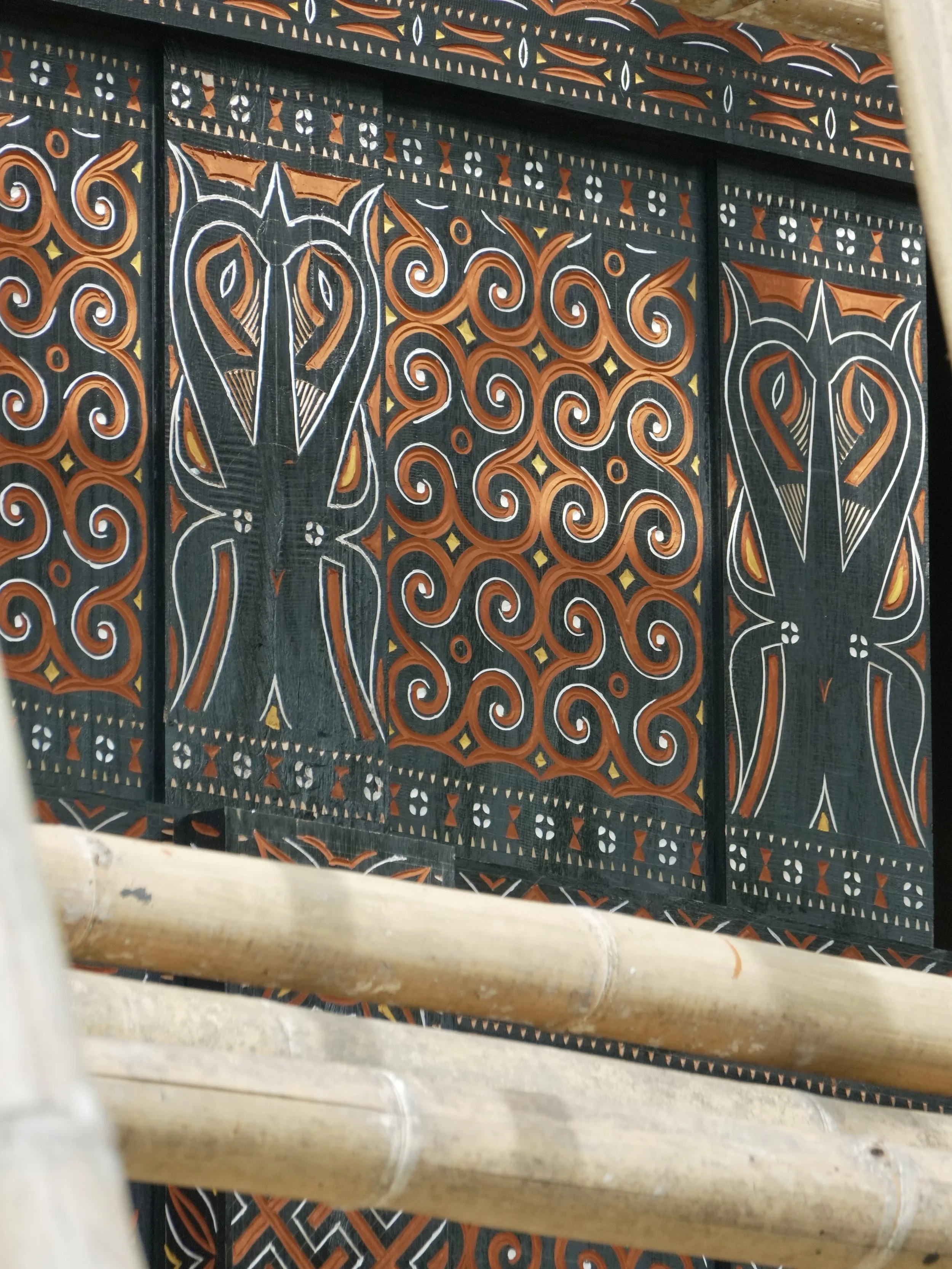 indonesia-tana-toraja-tongkonan-house_buffalo-carve.jpg
