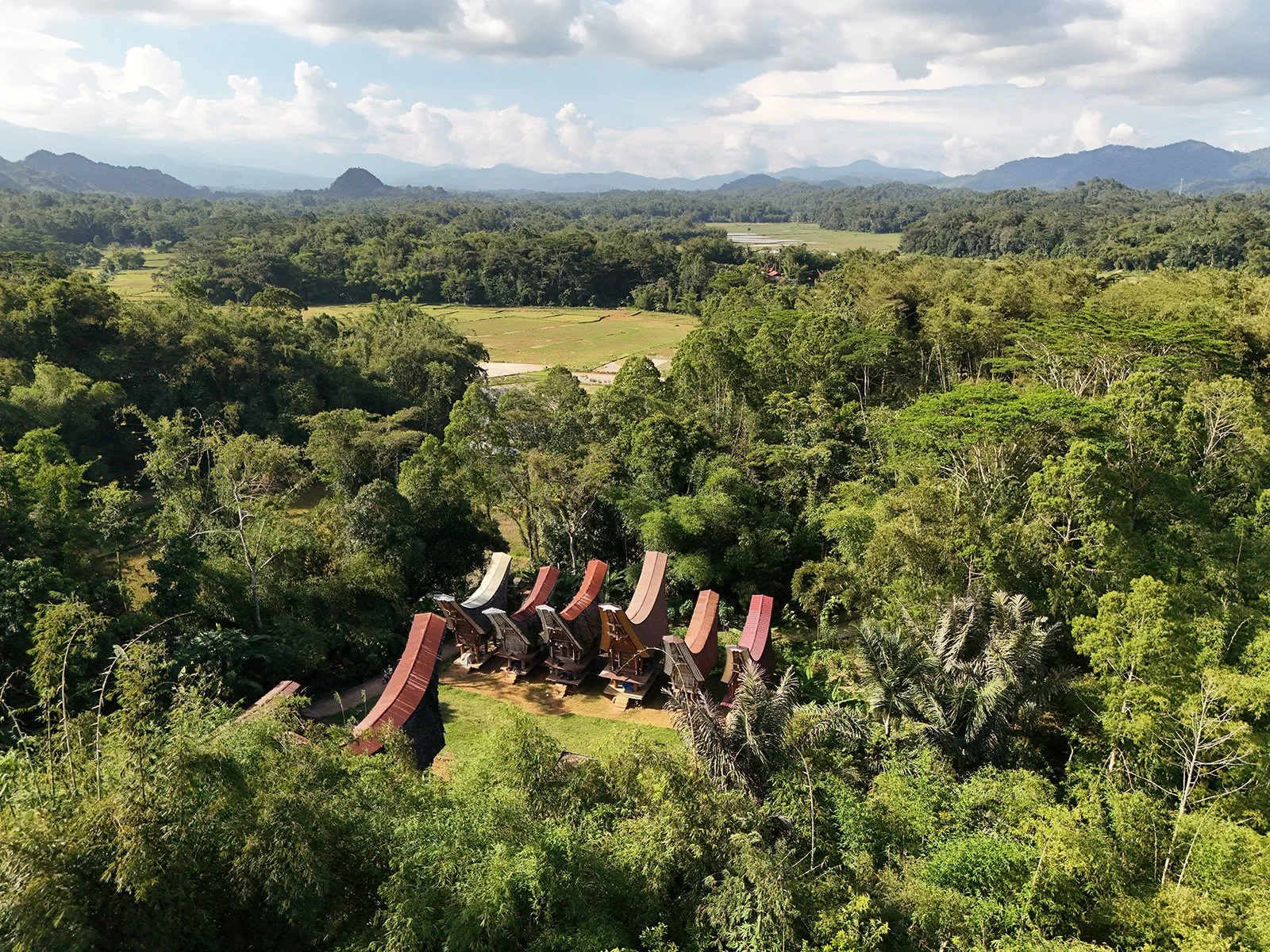 Tana Toraja - where the dead live with us