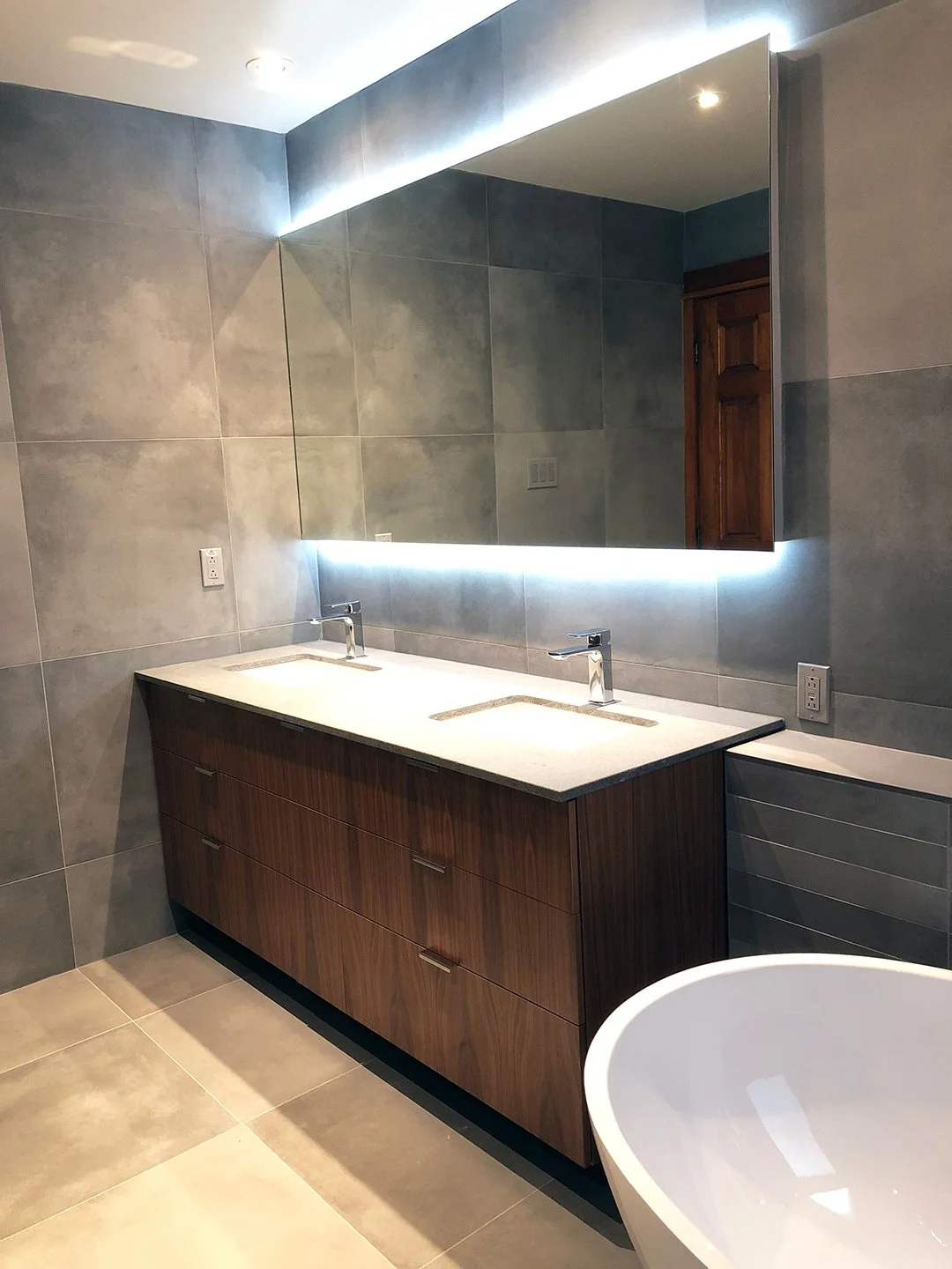 8.LH-ensuite.jpg