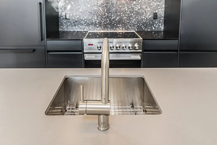 _blackkitchen_detail.jpg
