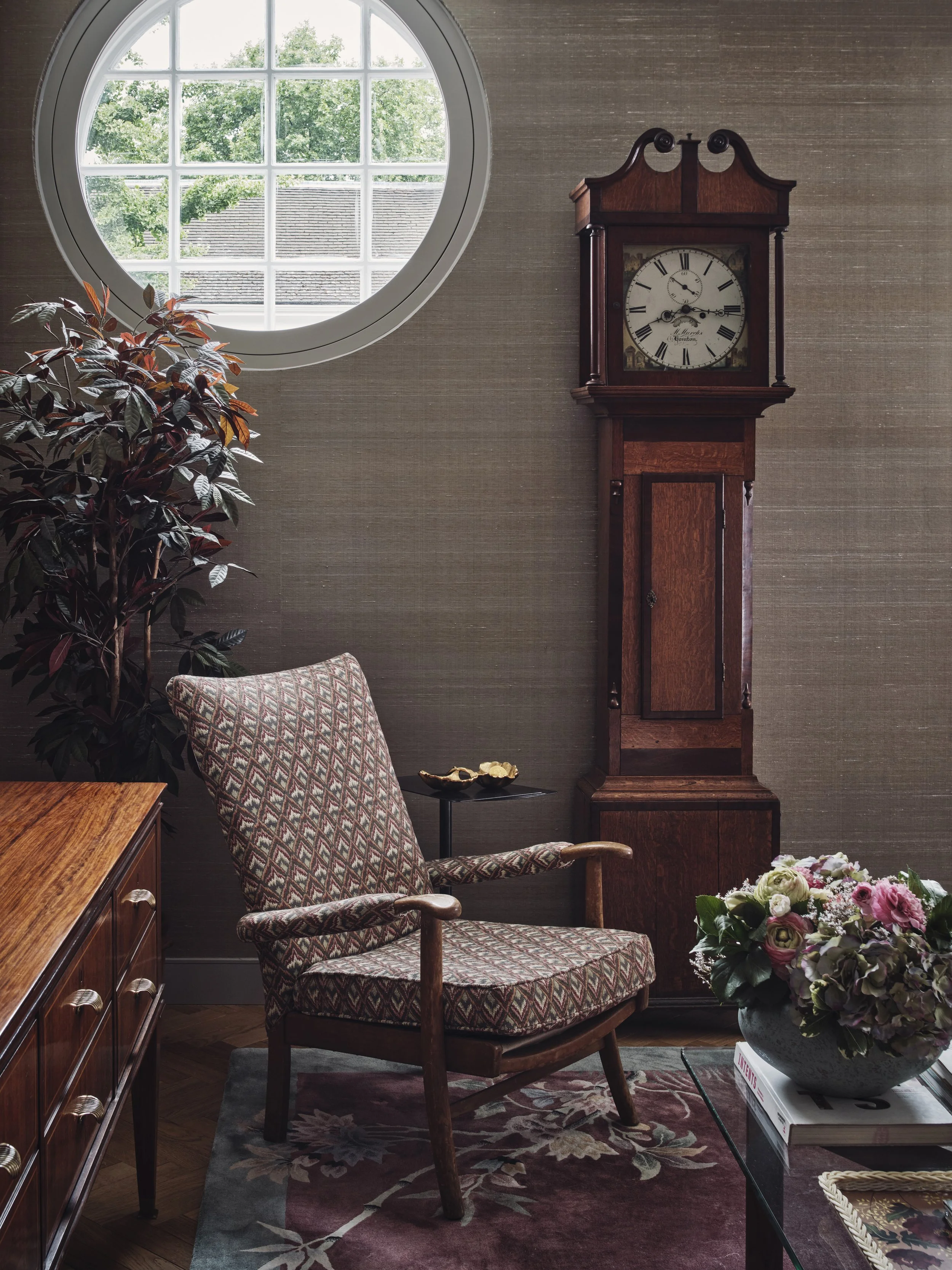 Studio-L-London-farmhouse-in-the-city-grandfather-clock-st-james.jpg