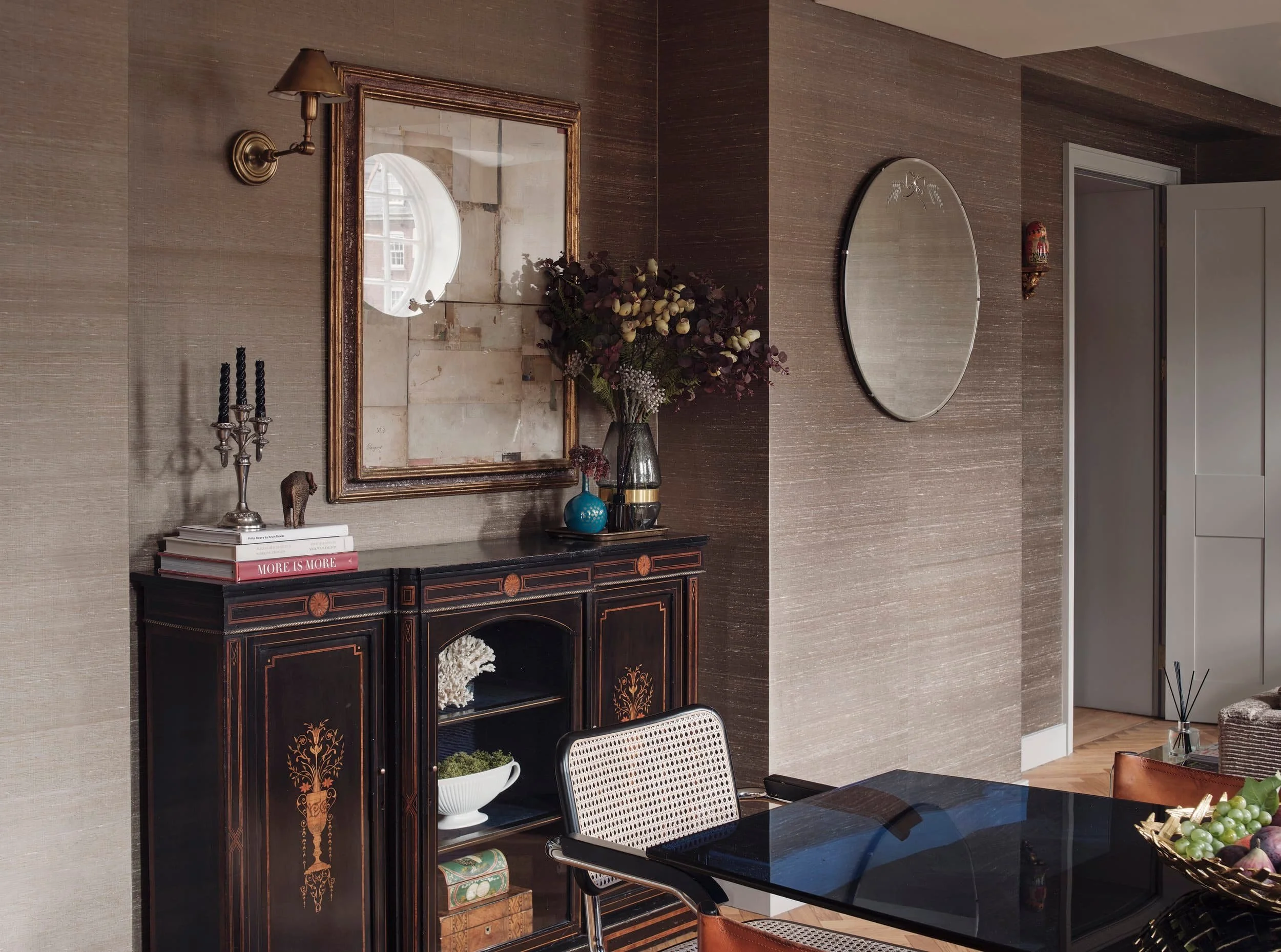 Studio-L-London-farmhouse-in-the-city-corner-dining-room-st-james.jpg