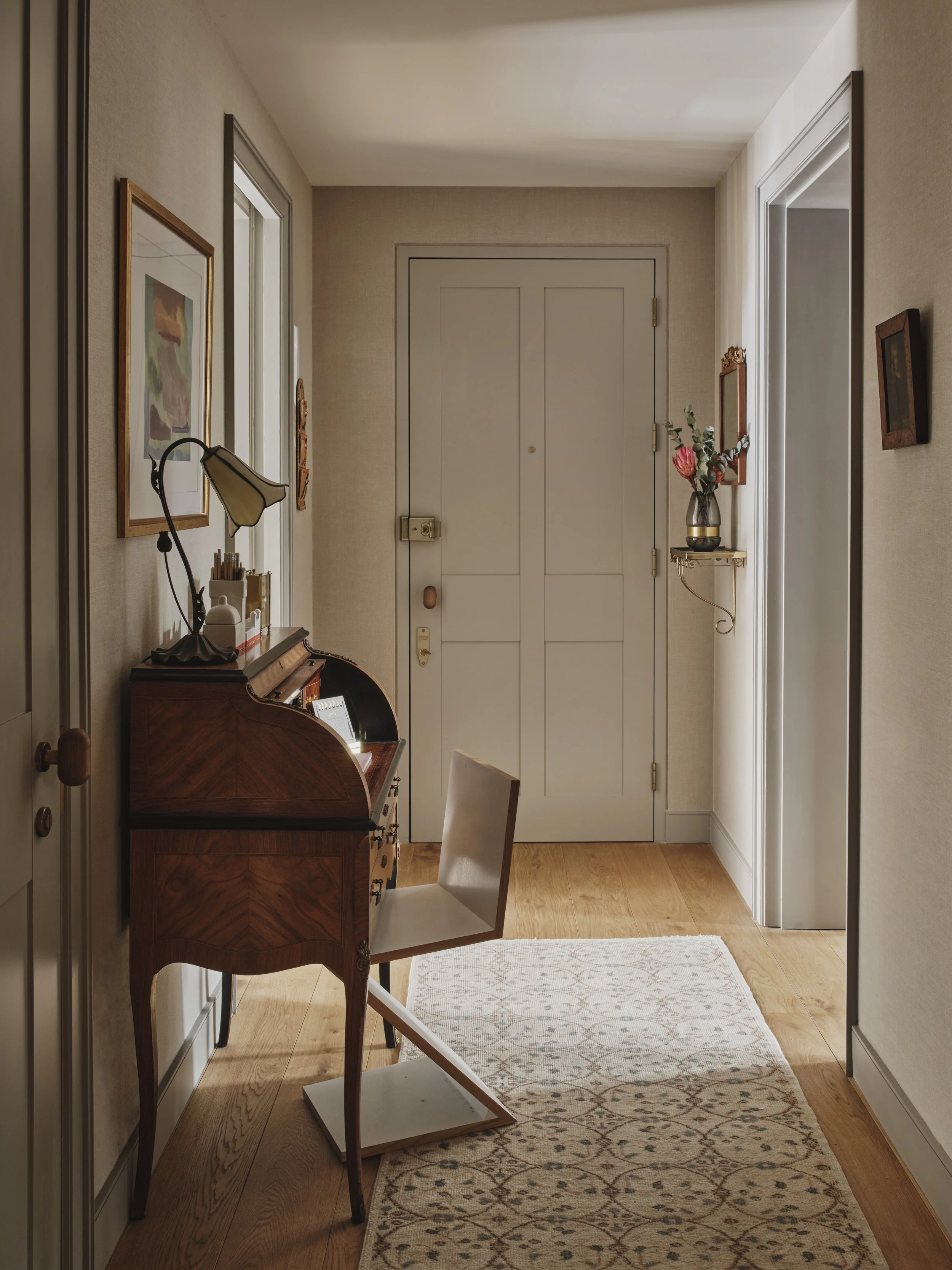 Studio-L-London-Farmhouse-In-The-City-Hallway-View-St-James.jpg