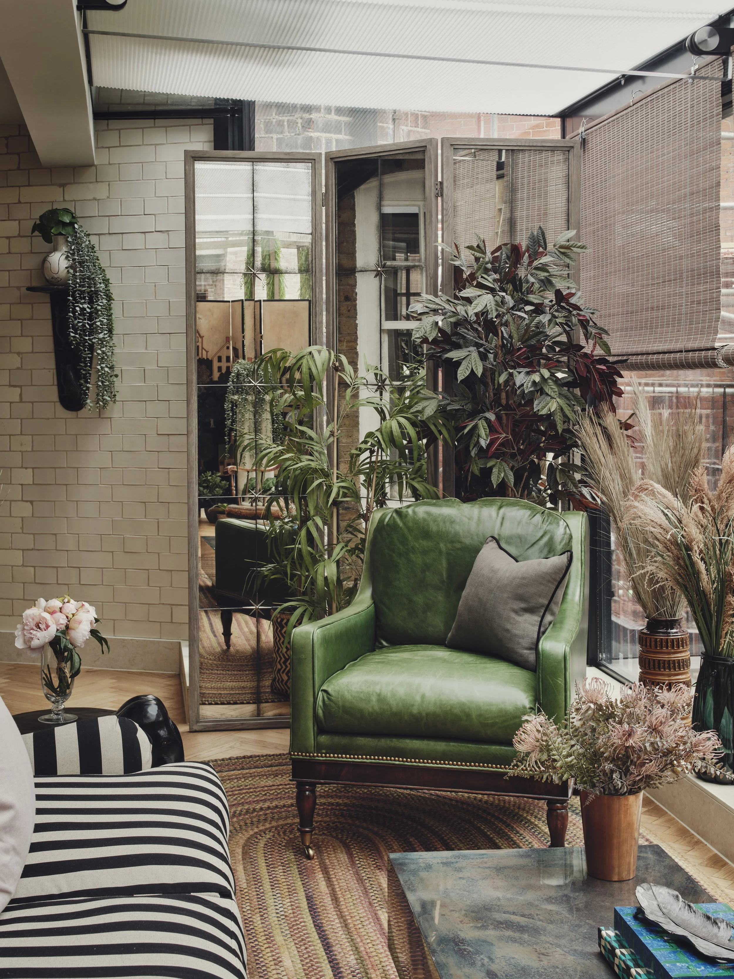 Studio-L-London-farmhouse-in-the-city-conservatory-green-chair-st-james.jpg