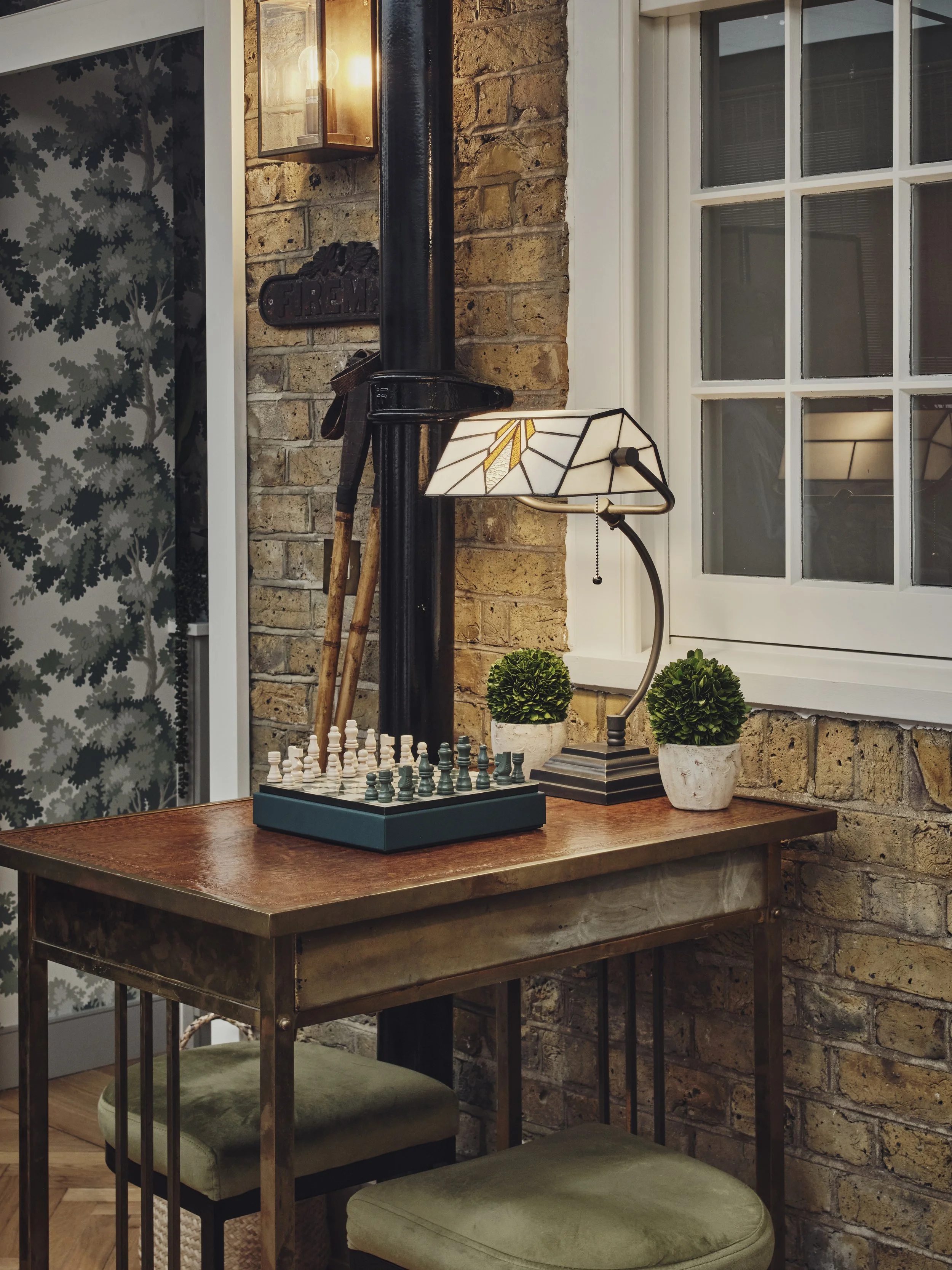 Studio-L-London-farmhouse-in-the-city-conservatory-games-table-st-james.jpg