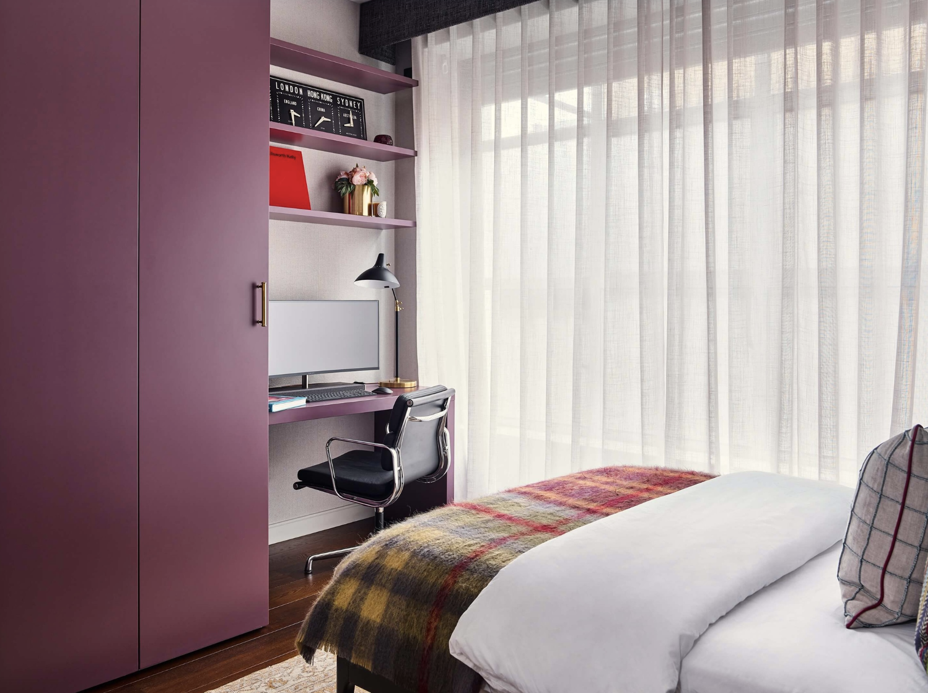 studio-l-london-lofty-ambitions-bespoke-joinery-guest-office.jpg