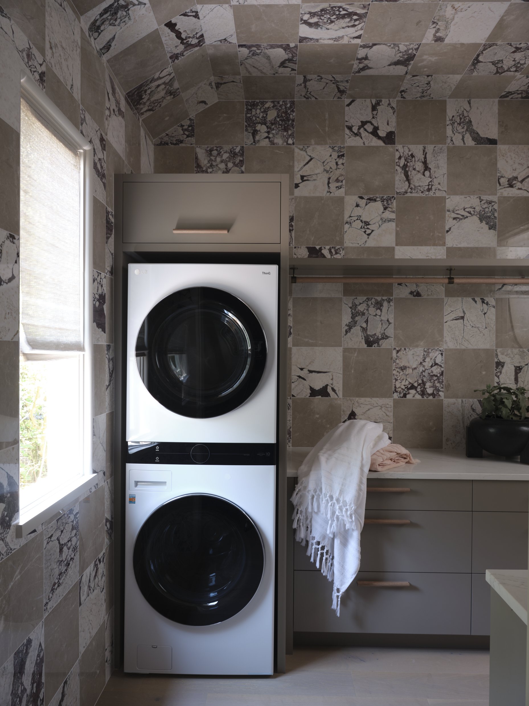 Mali Azima - Source Brizo SE Showhouse 20234360.jpg