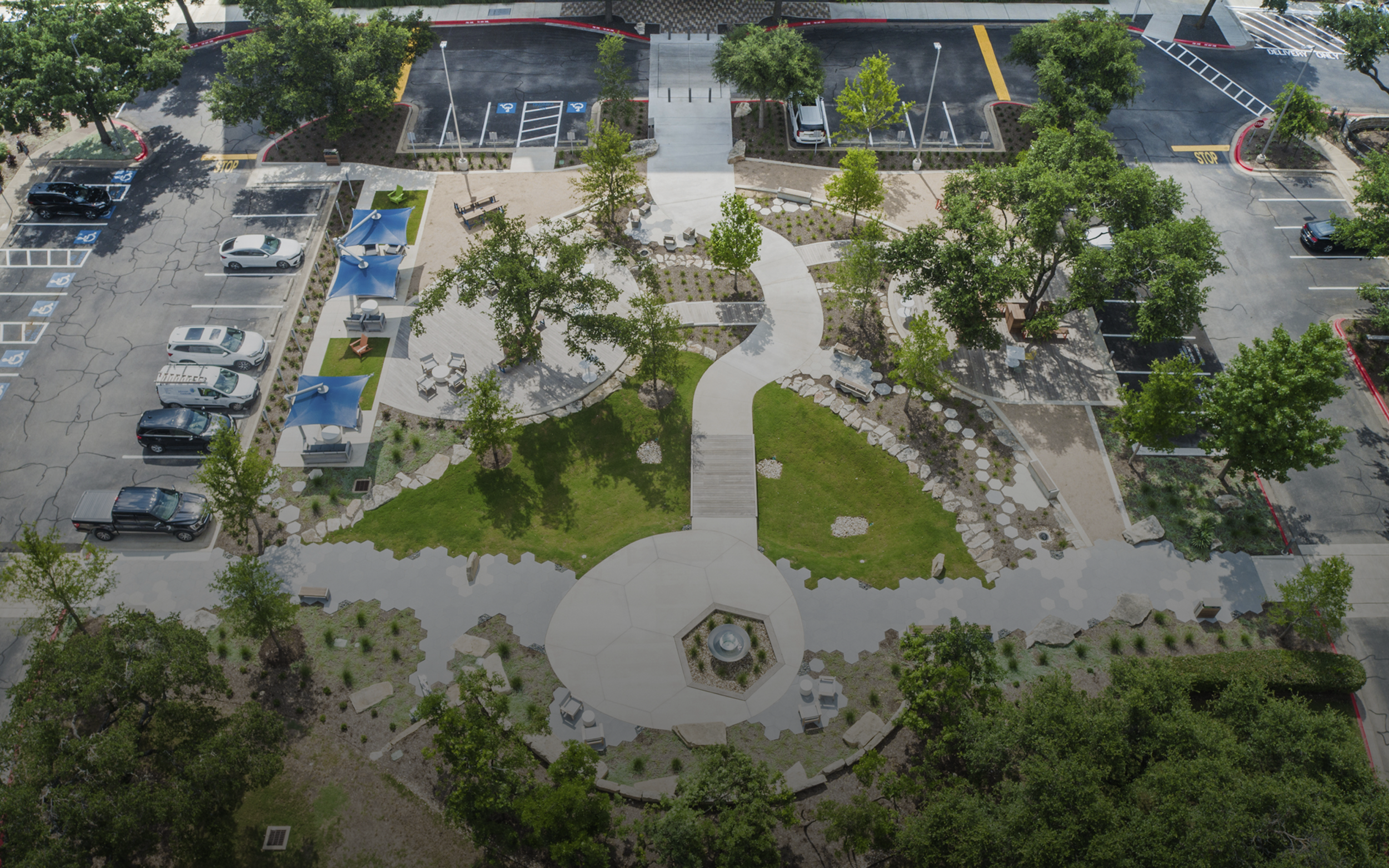 Braker Pointe Courtyard 3.png