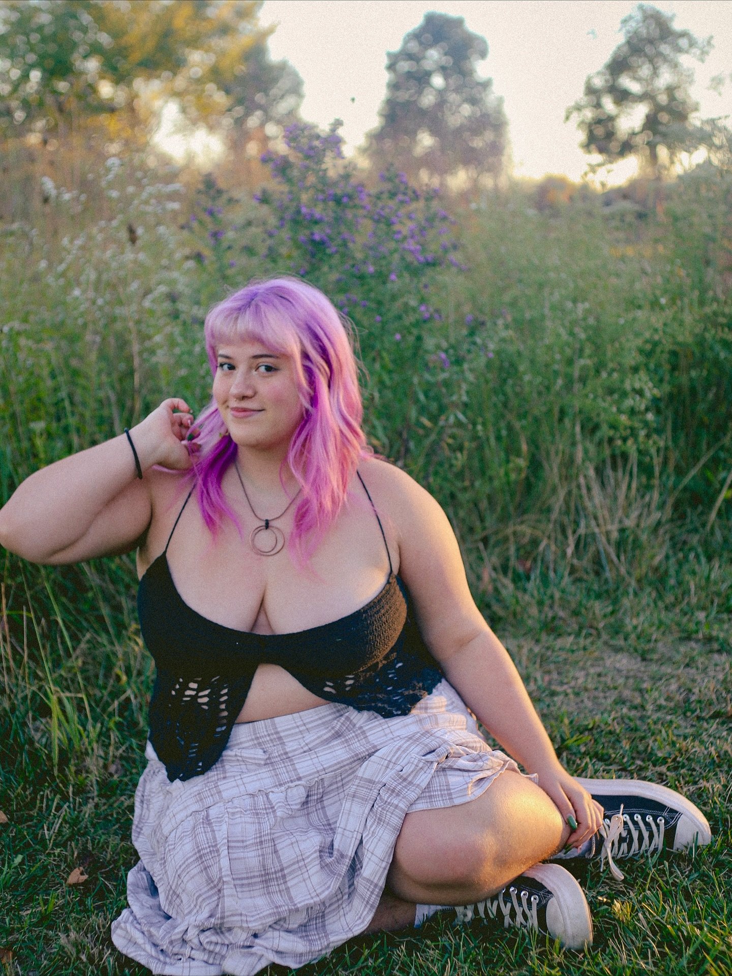 stevie release day !! 🌟🍂

&bull; my very first wearable pattern test! and for the incredible @stitched.by.emma 🫶🏼 i truly love wearing my new stevie top out, i&rsquo;ve gotten so many compliments so far :) 
&bull; go check out the other testers o