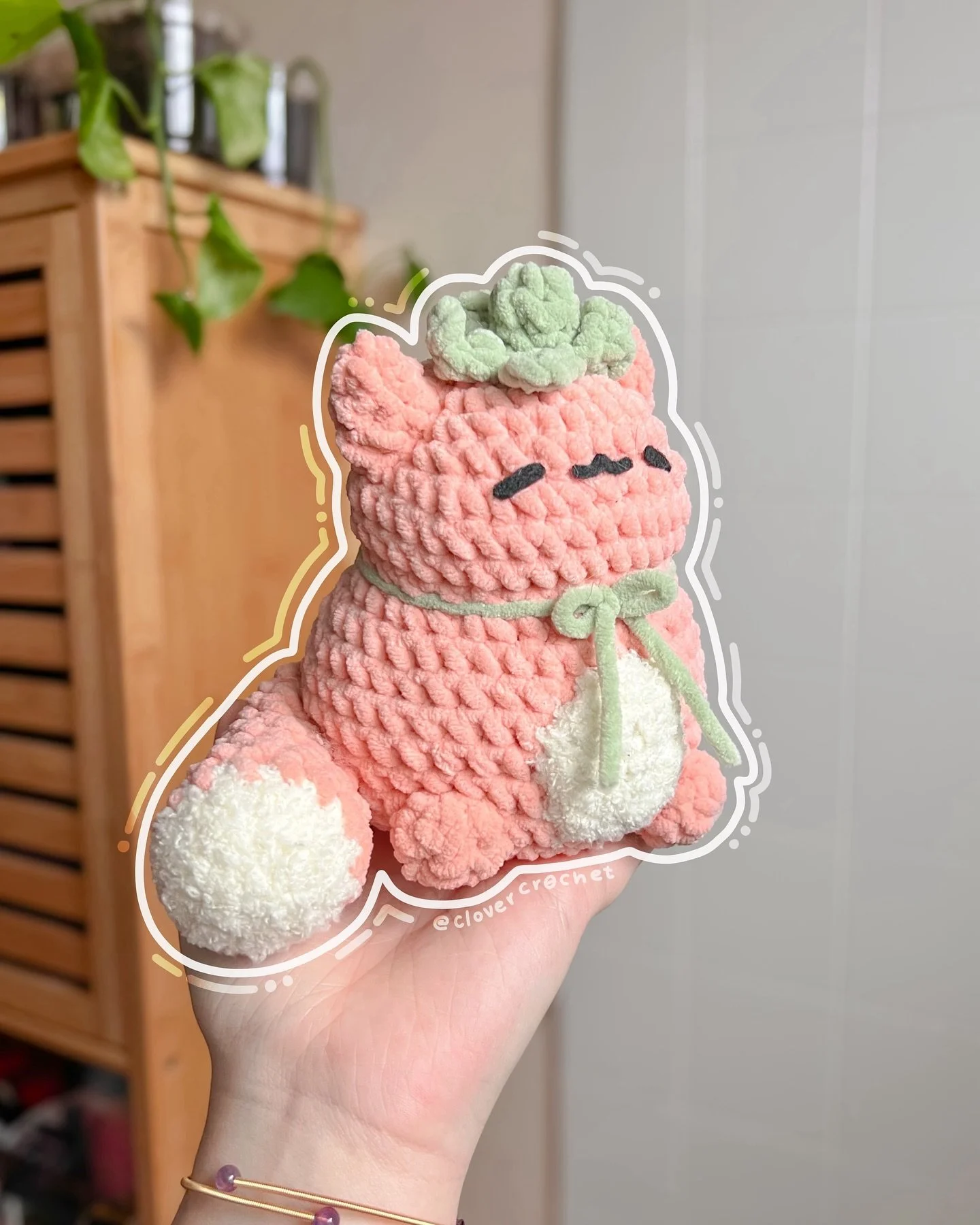 &lsquo;s strawberry kitty ૮ ˶ᵔ ᵕ ᵔ˶ ა

i posted this pretty lady on my story a month or so back and totally forgot i was gonna make this a free pattern for 4.5k .. butttt i&rsquo;m SO close to 6k so i&rsquo;m gonna post a tester call soon &amp; relea