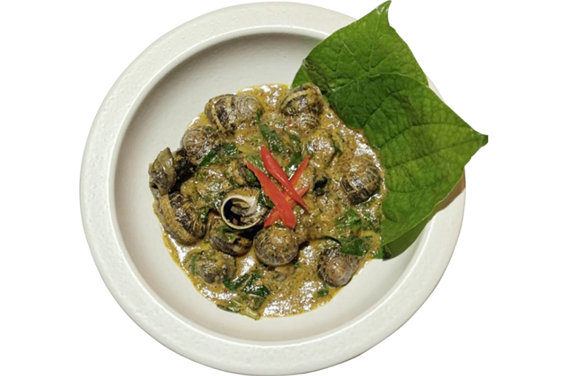 6. Escargot Curry 🌶️