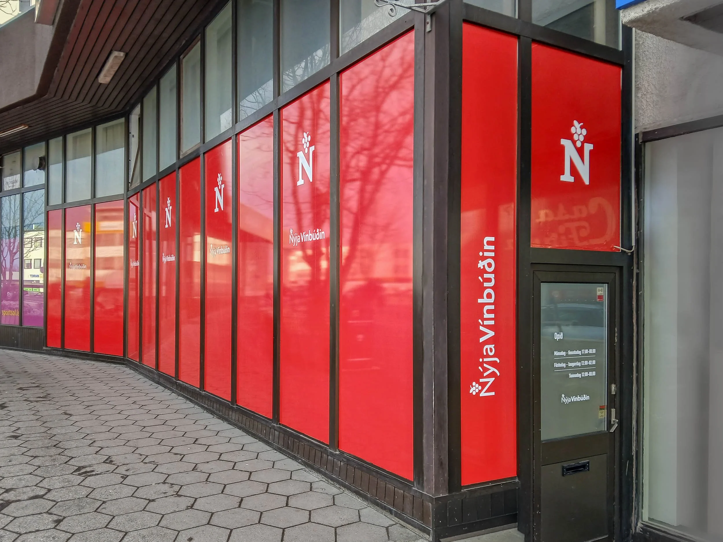 Nýja Vínbúðin merking by BestPrent.