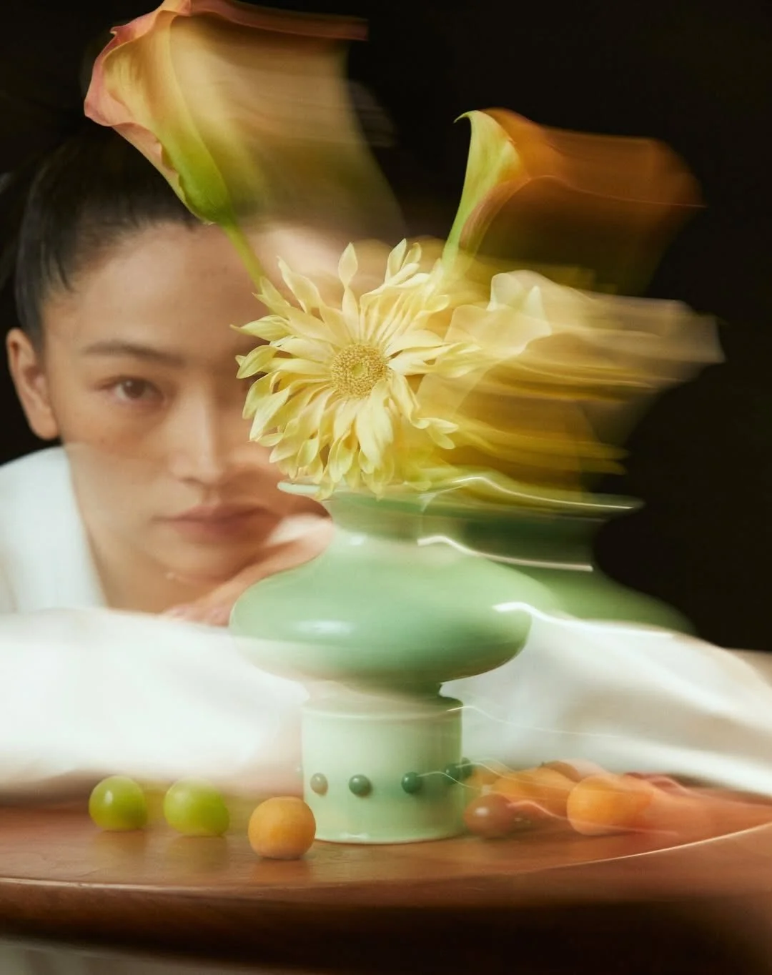 Meet a China Moderne Muse: Guanyuan Ji 观园吉(@guanyuanji_ ) , founder of her eponymous lifestyle brand GUANYUANJI. In her product designs for the modern home, she reinterprets classical Chinese aesthetics for our current age, refreshing the traditional