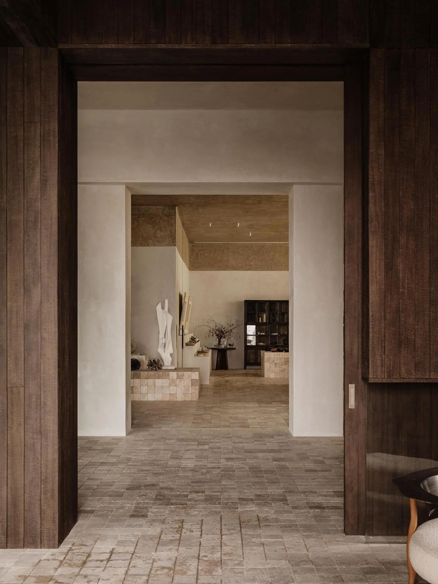 Creativity, Sustainability, Befriending Time. These are YIJI COLLECTION&rsquo;s three tenets for curating objects that integrate art and life. 

@yiji_collection&rsquo;s art galleries, furniture boutiques, and hybrid creative spaces showcase modern C