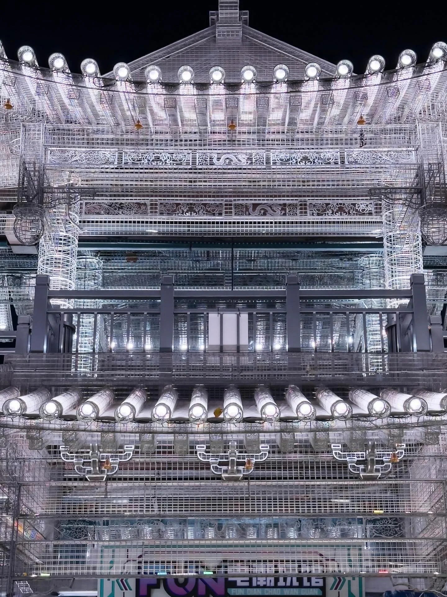 Architecture as Sculpture: Artist Shi Jinsong created this Floating Pavilion entirely from metal wire in Kaifeng, Henan&rsquo;s Wansui Mountain Martial Arts City. Completed in November 2025, the piece translated traditional Song Dynasty techniques fo