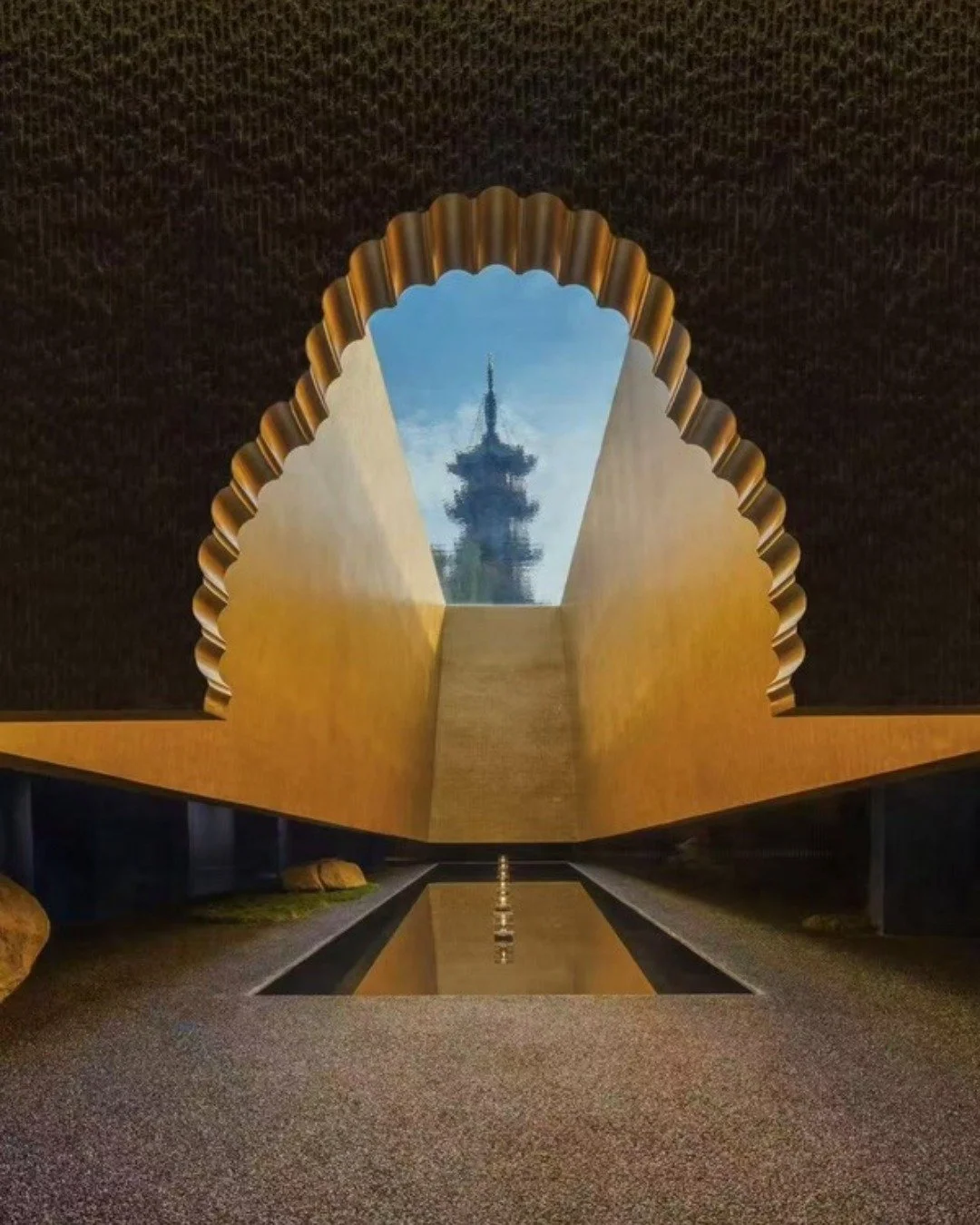 Longhua Temple, the oldest and most prominent Buddhist temple in Shanghai, has a history of more than 1,700 years and is believed to have been first built by Sun Quan during the Three Kingdoms period. The earliest documented reconstruction dates to 9