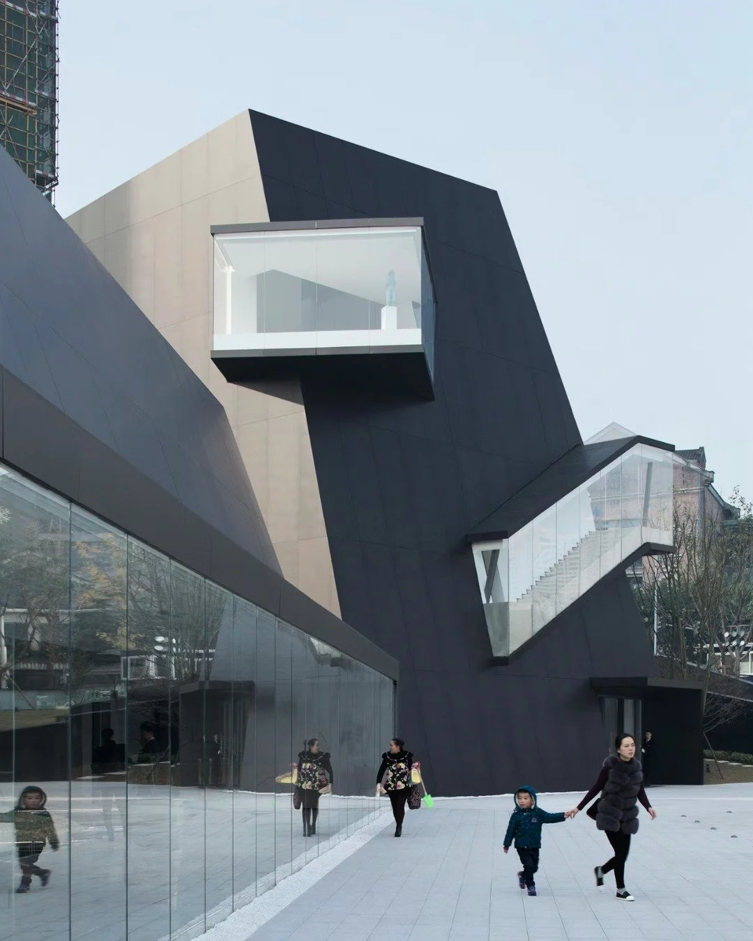 Situated along the shores of Tiandi Lake, Chongqing Tiandi Art Museum follows the natural contours of its site, forming an irregular lakeside band of three interconnected volumes that mirror the surrounding water and mountain landscape. Chief designe