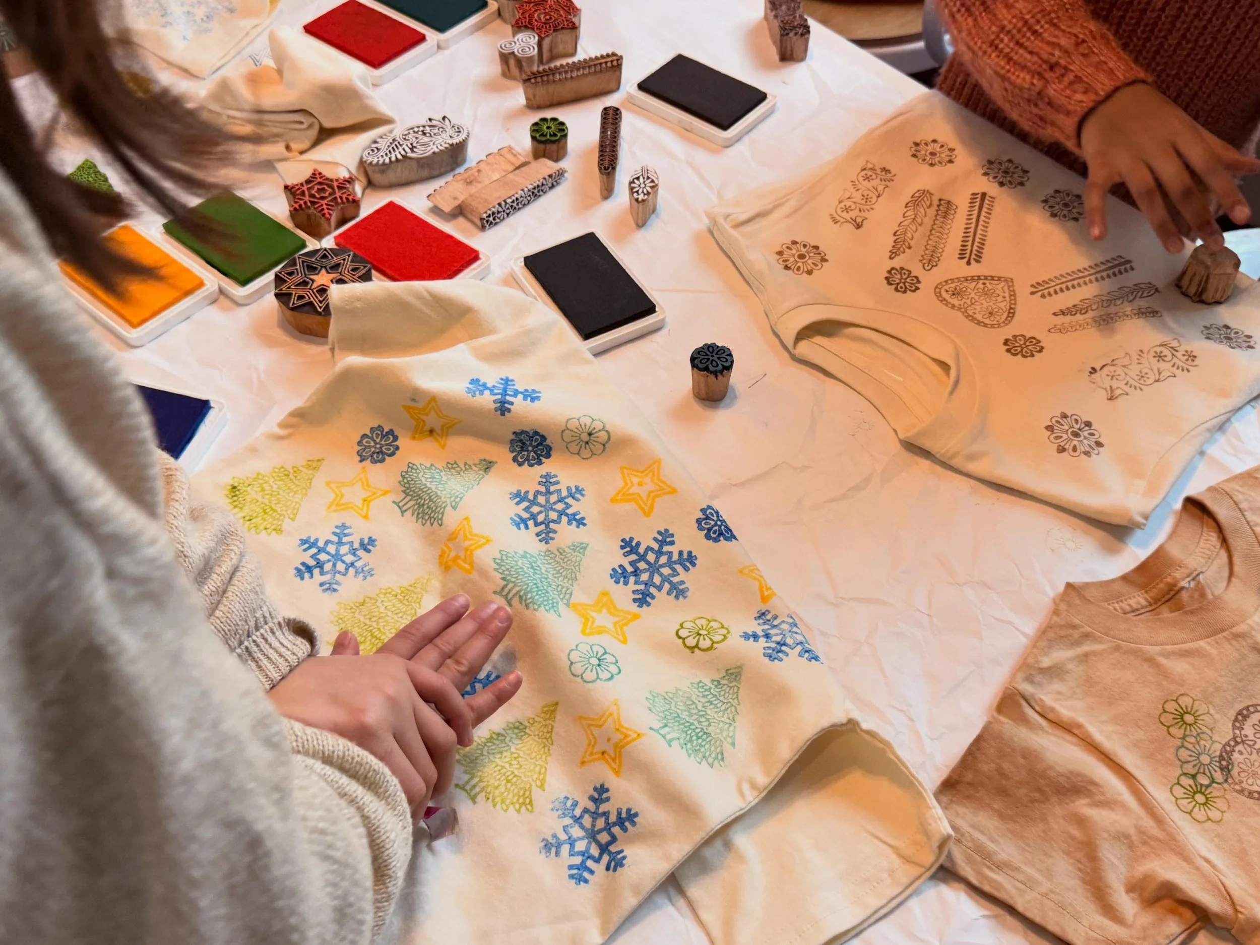We have two upcoming workshops in Greenpoint: 
Tuesday June 16 at Greta on Nassau Ave>>> printing with Indian wood blocks

Saturday June 20 at the Greenpoint Library on Norman Ave>>> printing and stitching

Please visit our website 