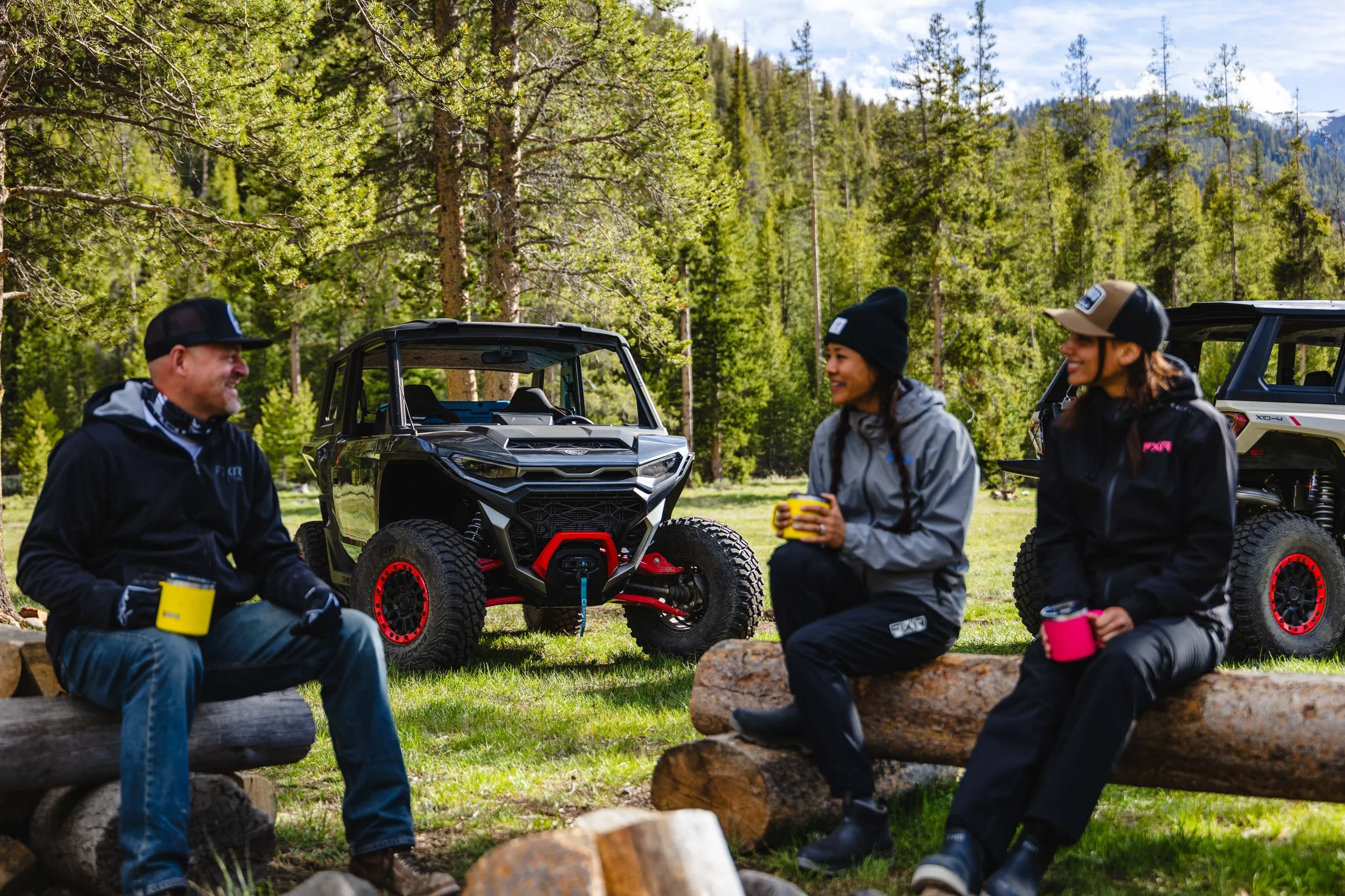 CFMOTO_MY27_X10_Group_Lifestyle_16865.jpg