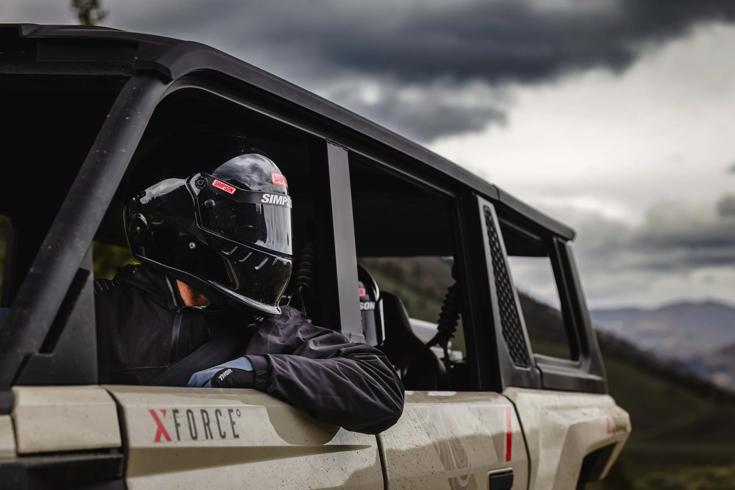 CFMOTO_MY27_X10-4_Lifestyle_04168.jpg