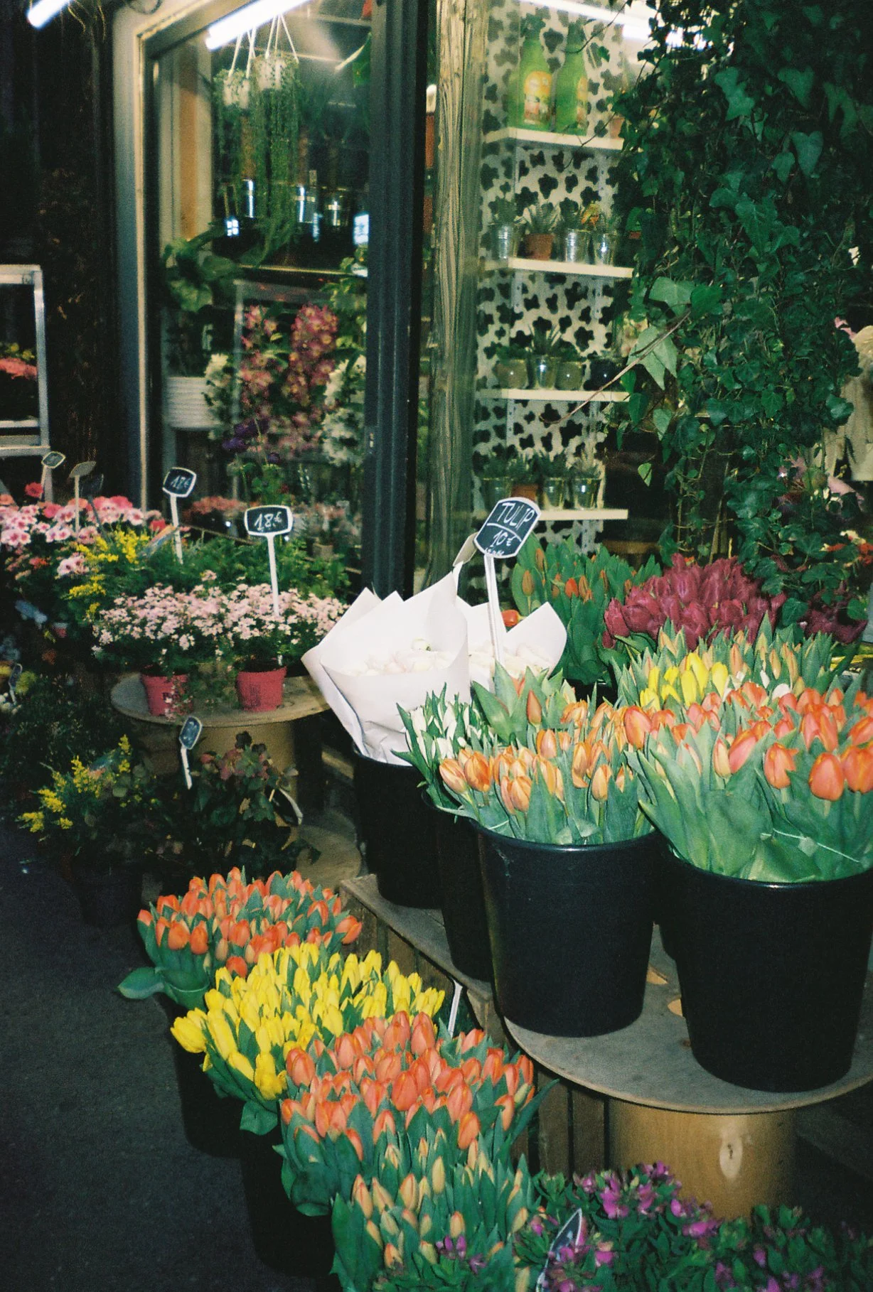 paris flower shop.jpg