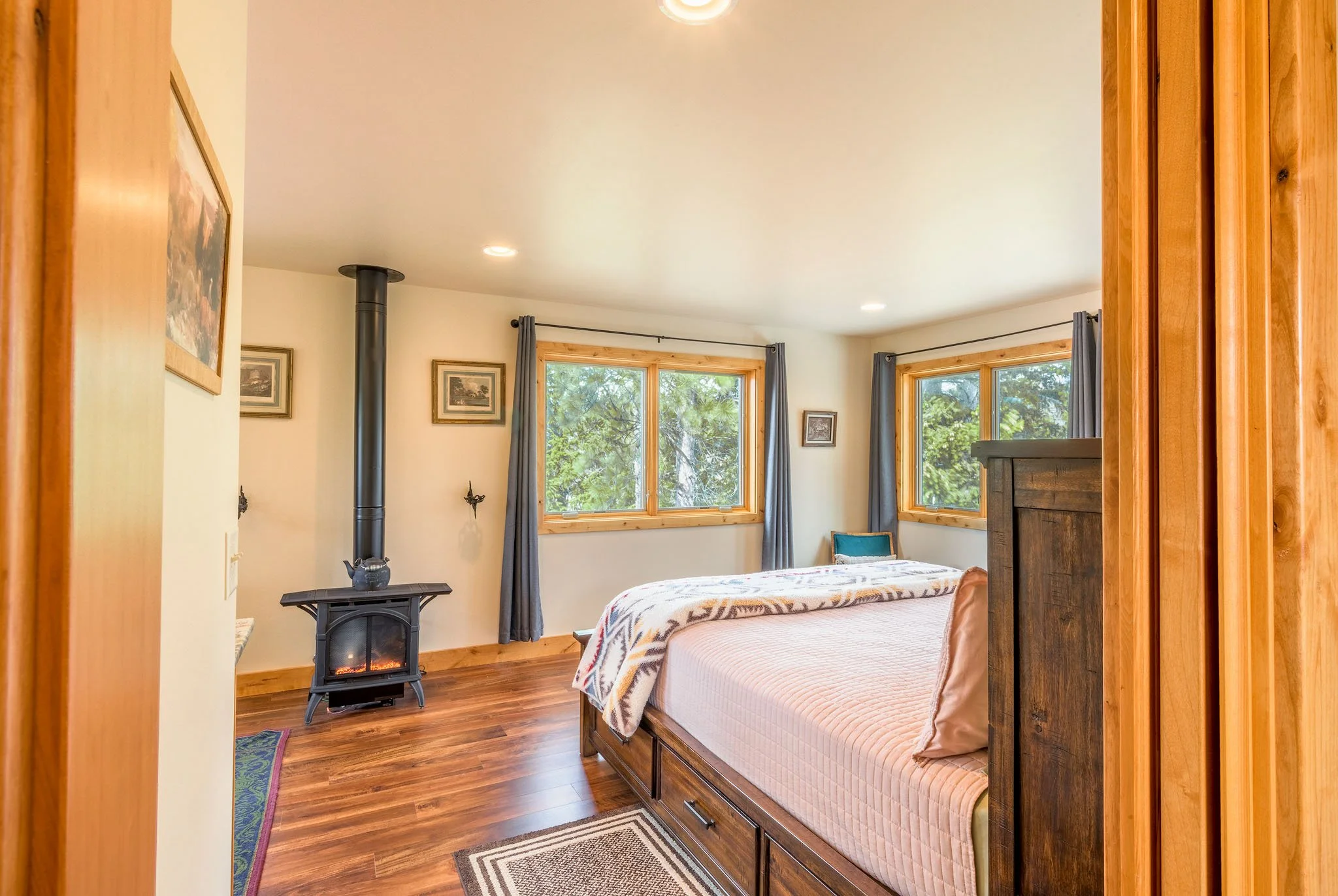 Katie-Cabin-14.jpg