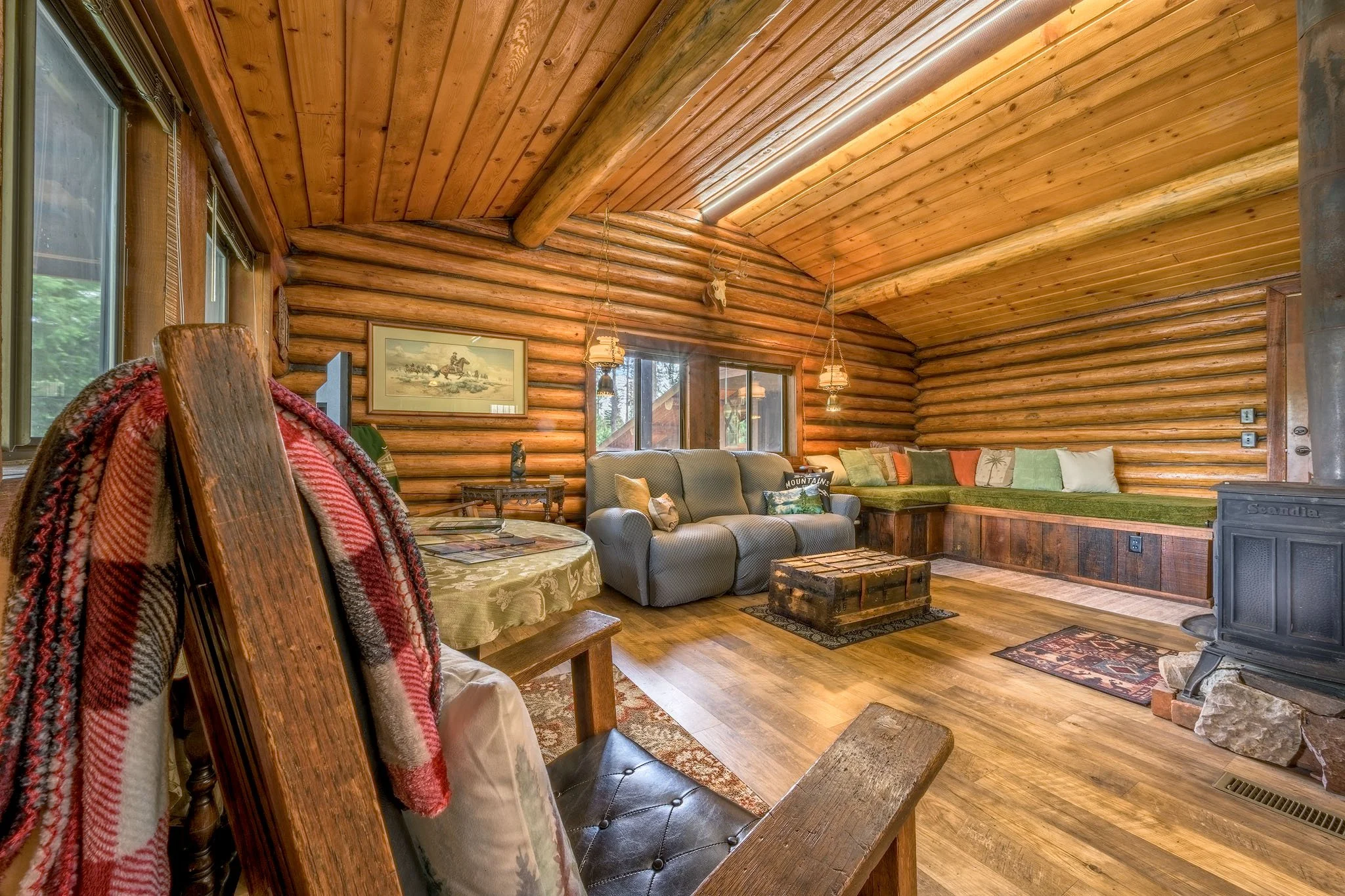Katie-Cabin-03.jpg
