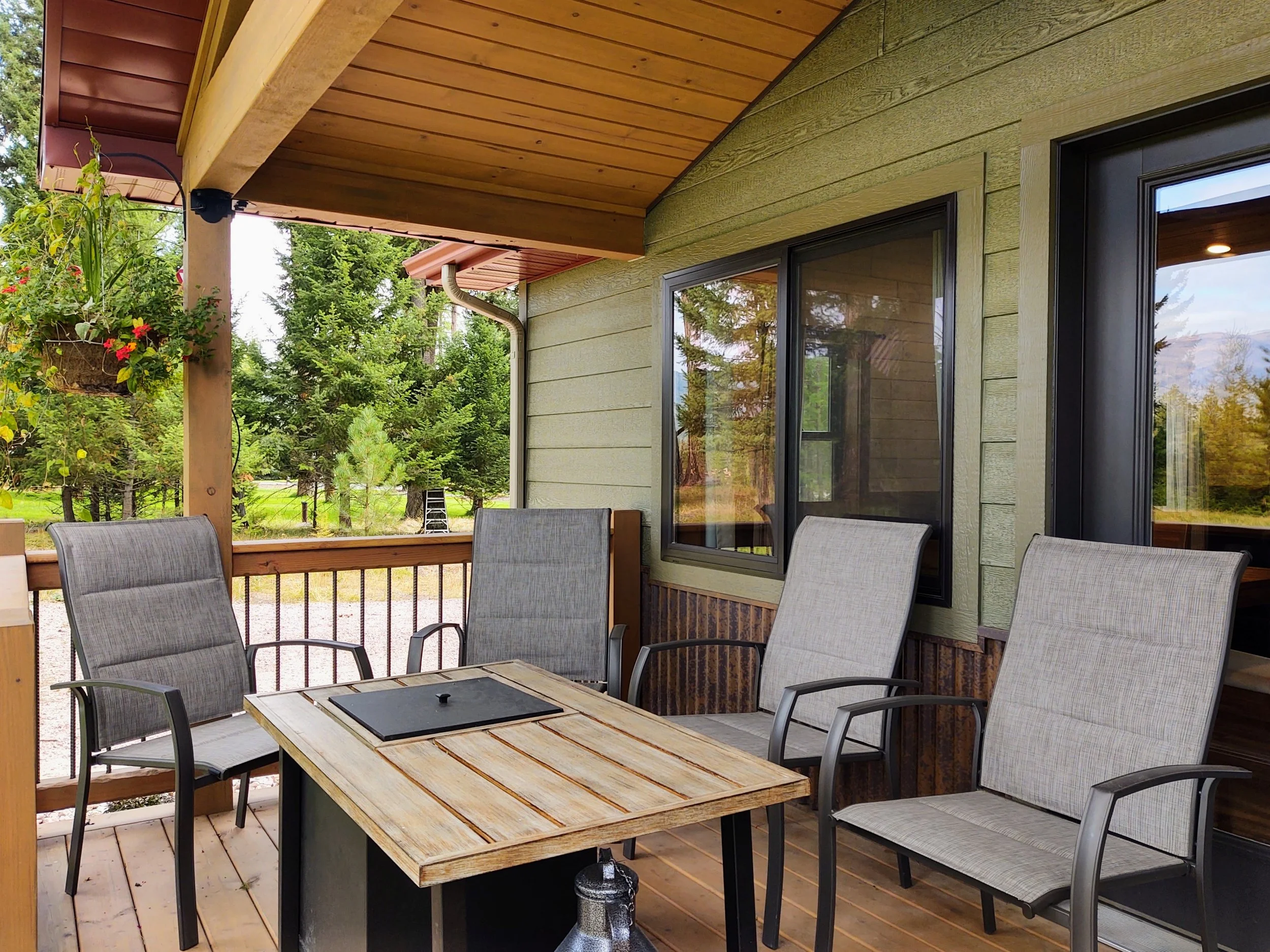 Outdoor Dining w/ Tabletop Firepit